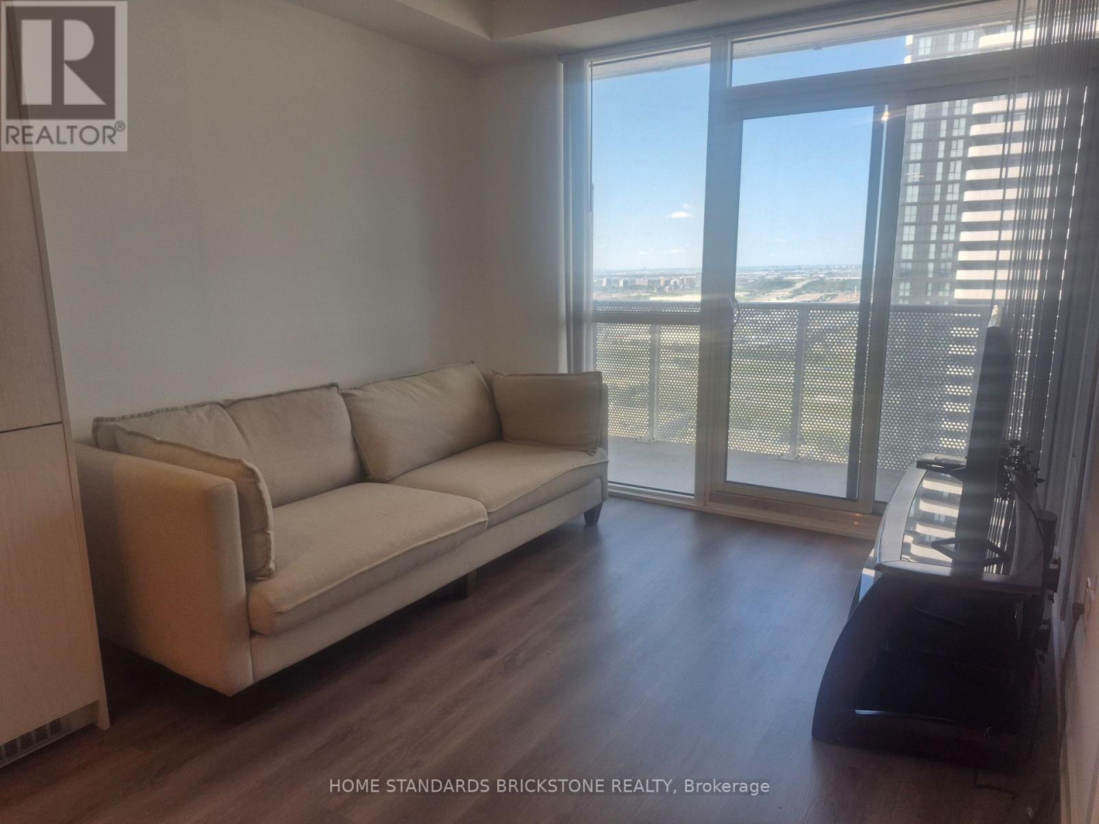 3716 - 28 INTERCHAGE WAY W