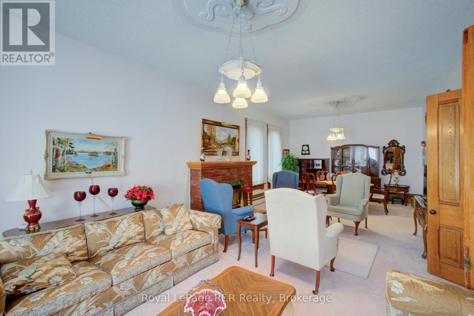 291 ELMA STREET E - 8