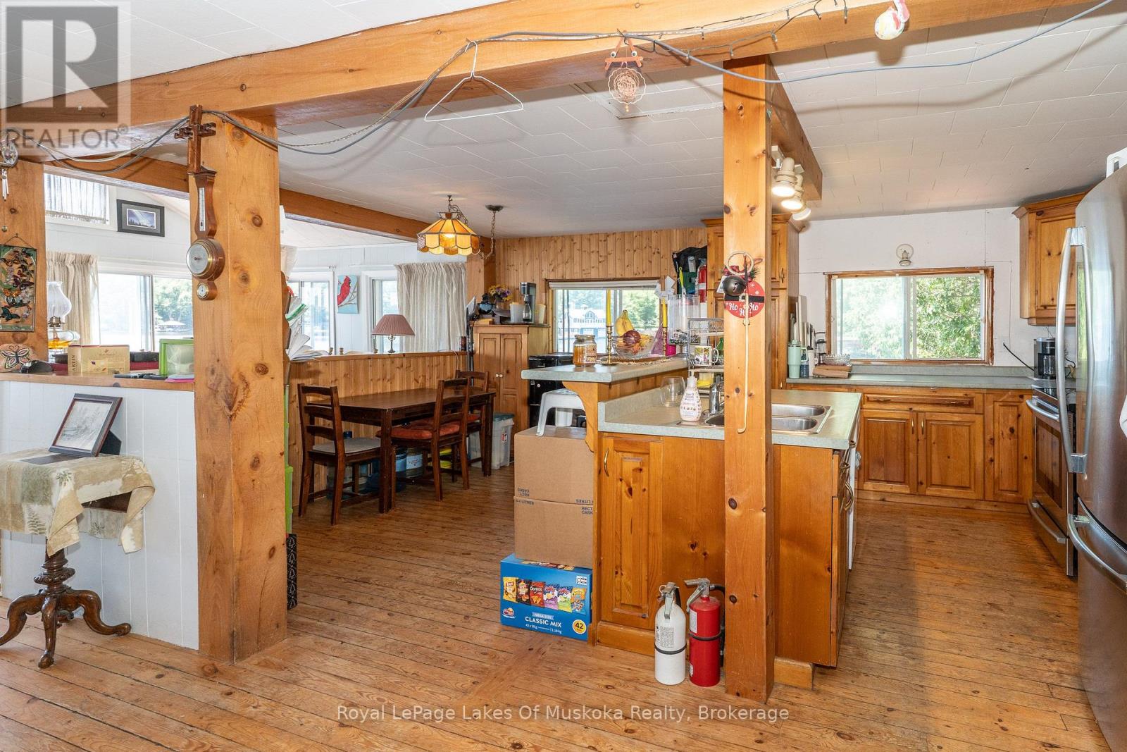 #22 1254 BARLOCHAN ROAD - 11