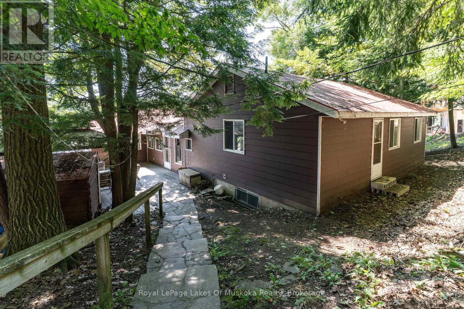 #22 1254 BARLOCHAN ROAD - 30