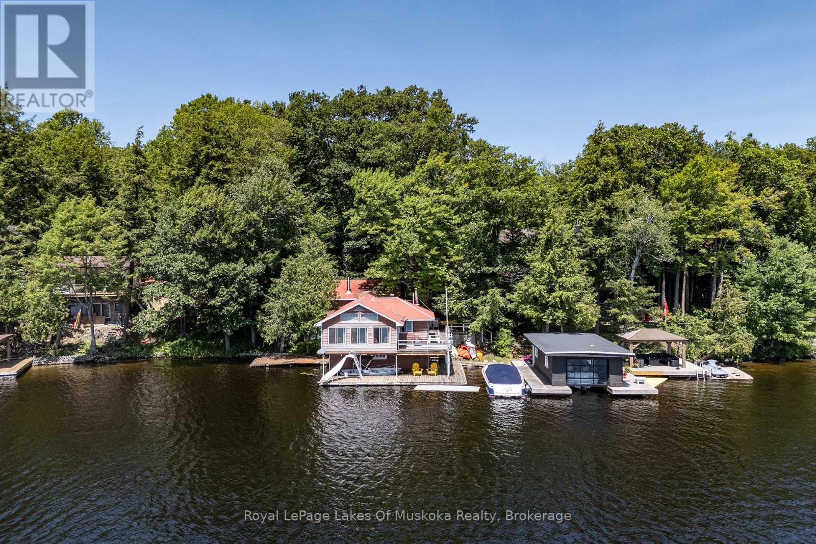 #22 1254 BARLOCHAN ROAD - 32