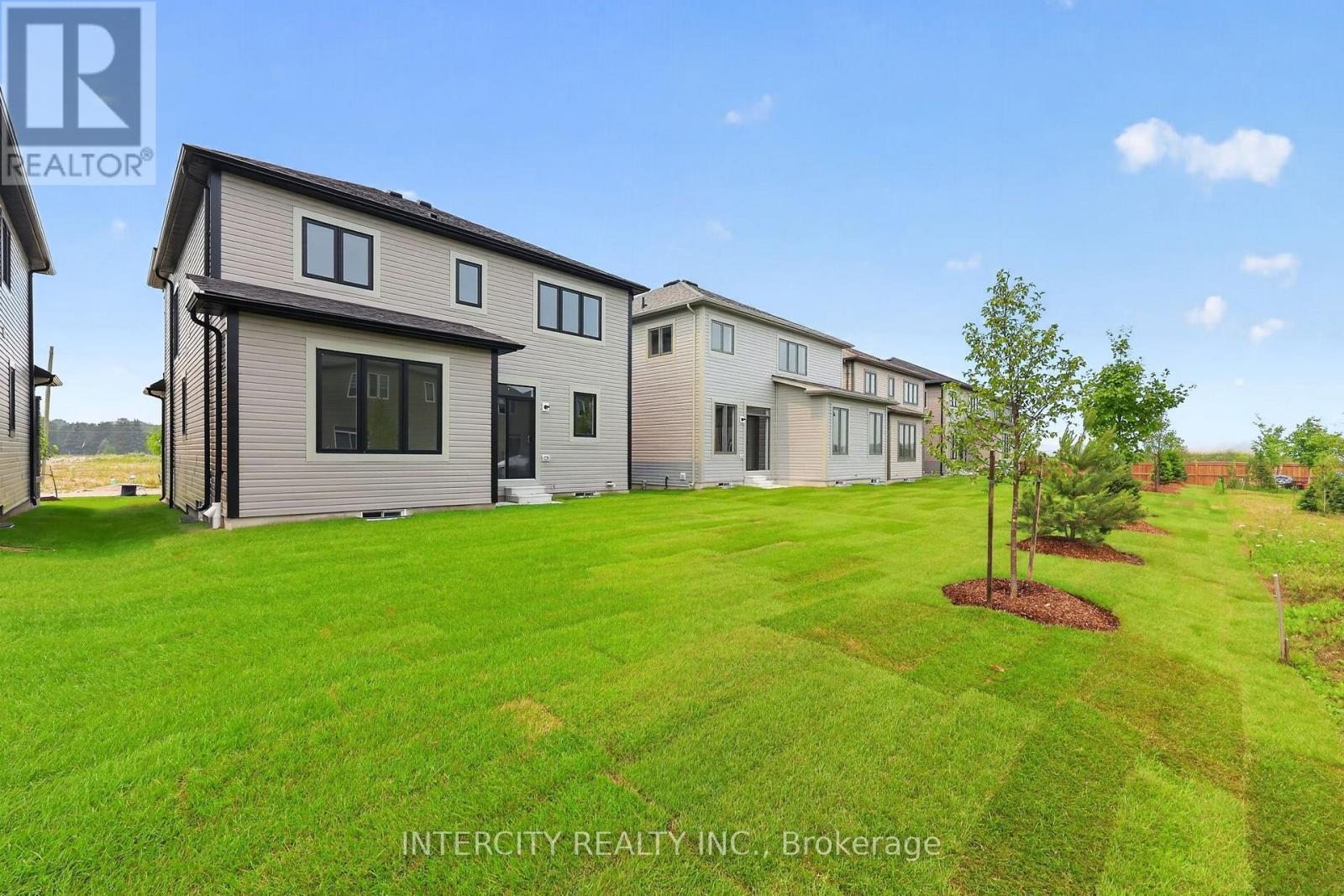 14 LEGACY CIRCLE - 39