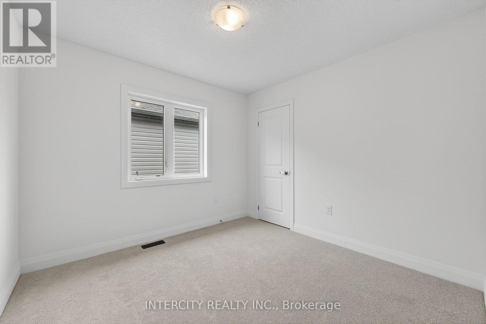 16 LEGACY CIRCLE - 41