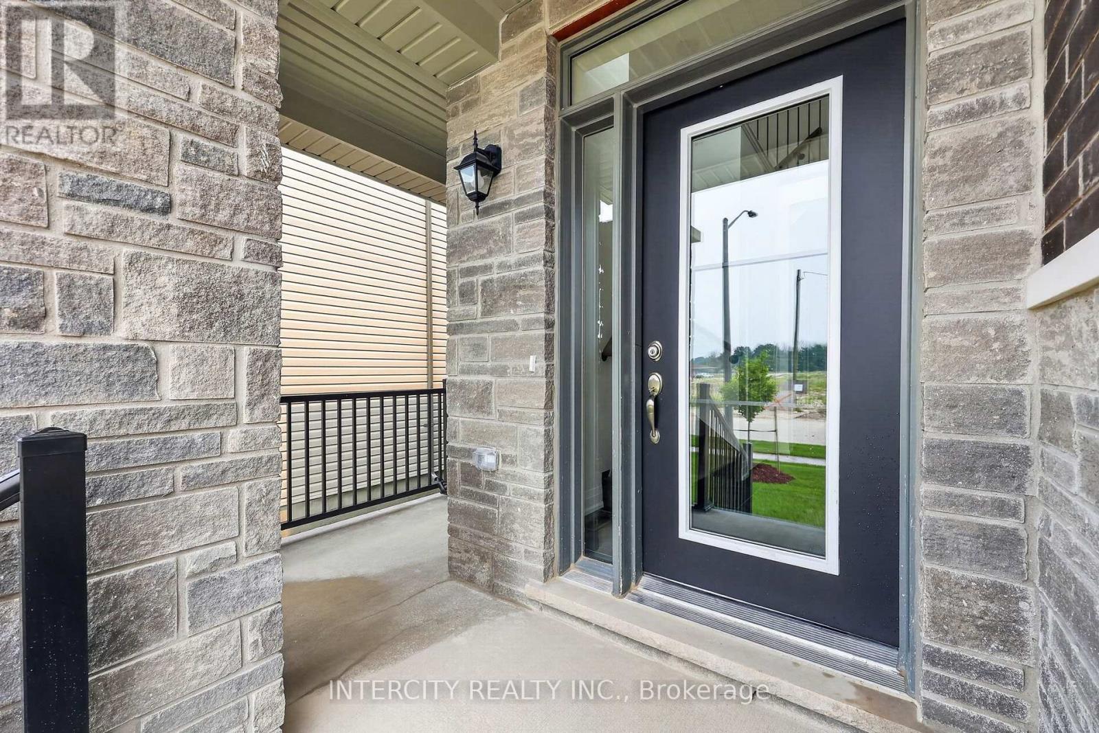 16 LEGACY CIRCLE - 7