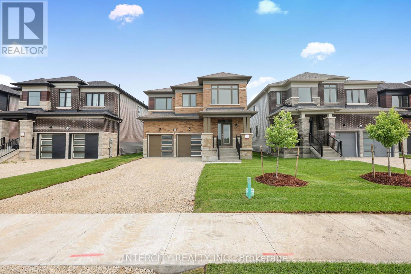 18 LEGACY CIRCLE - 1