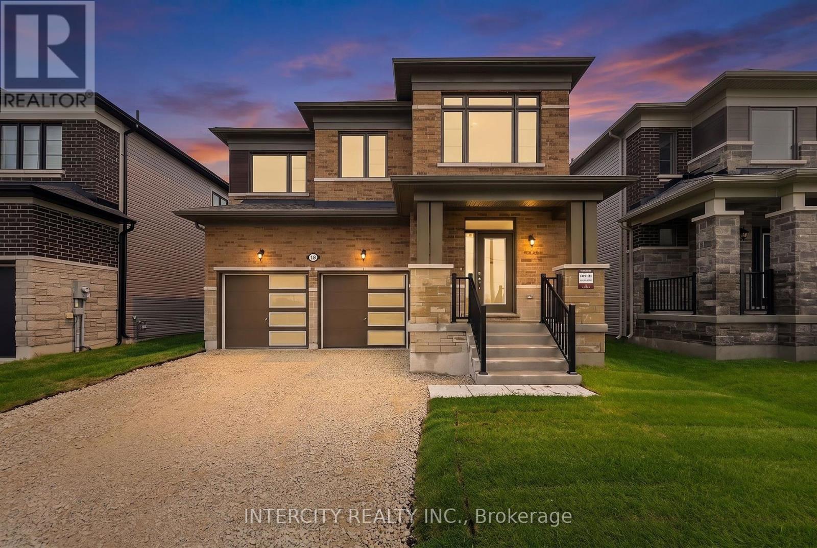 18 LEGACY CIRCLE - 2