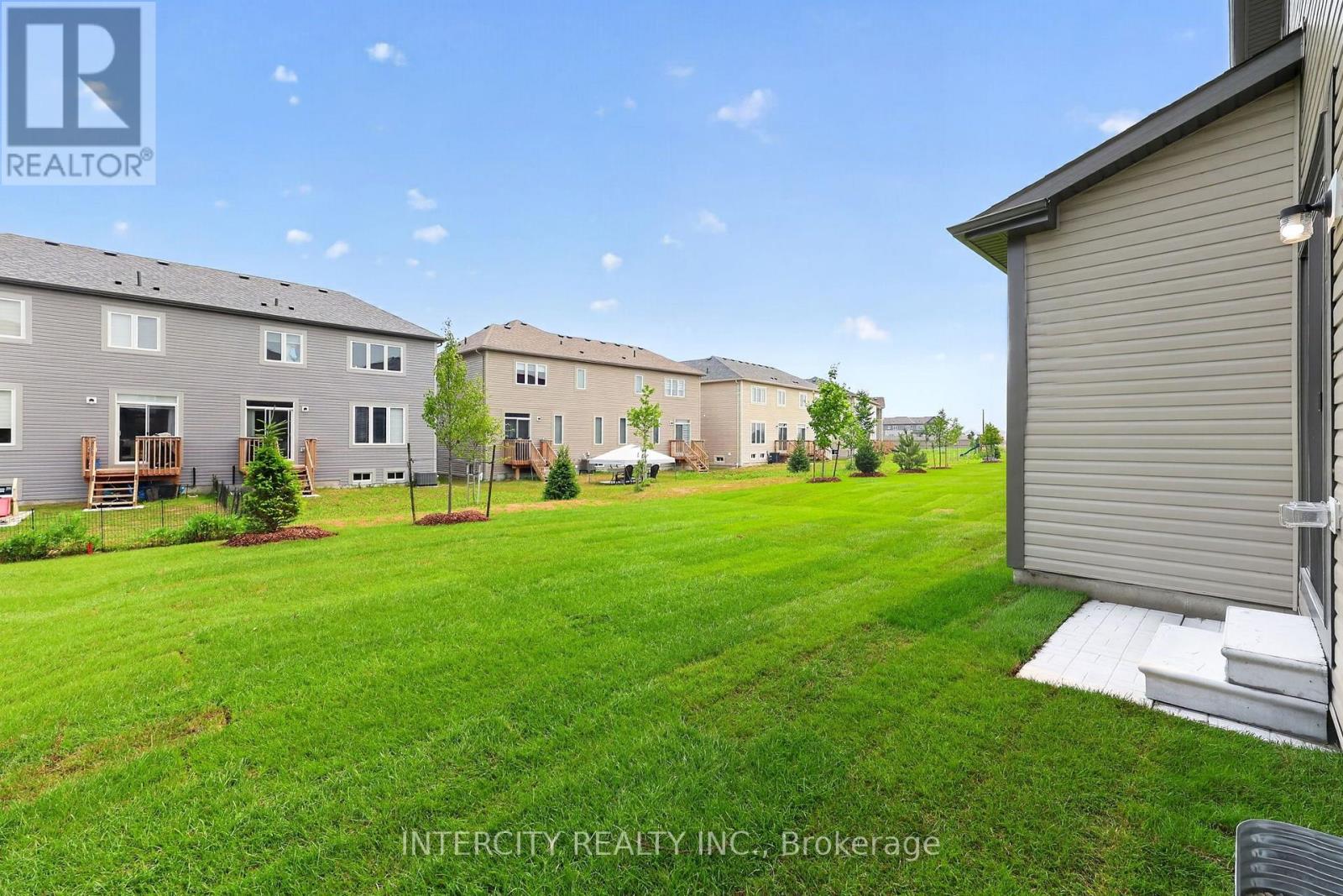 18 LEGACY CIRCLE - 39