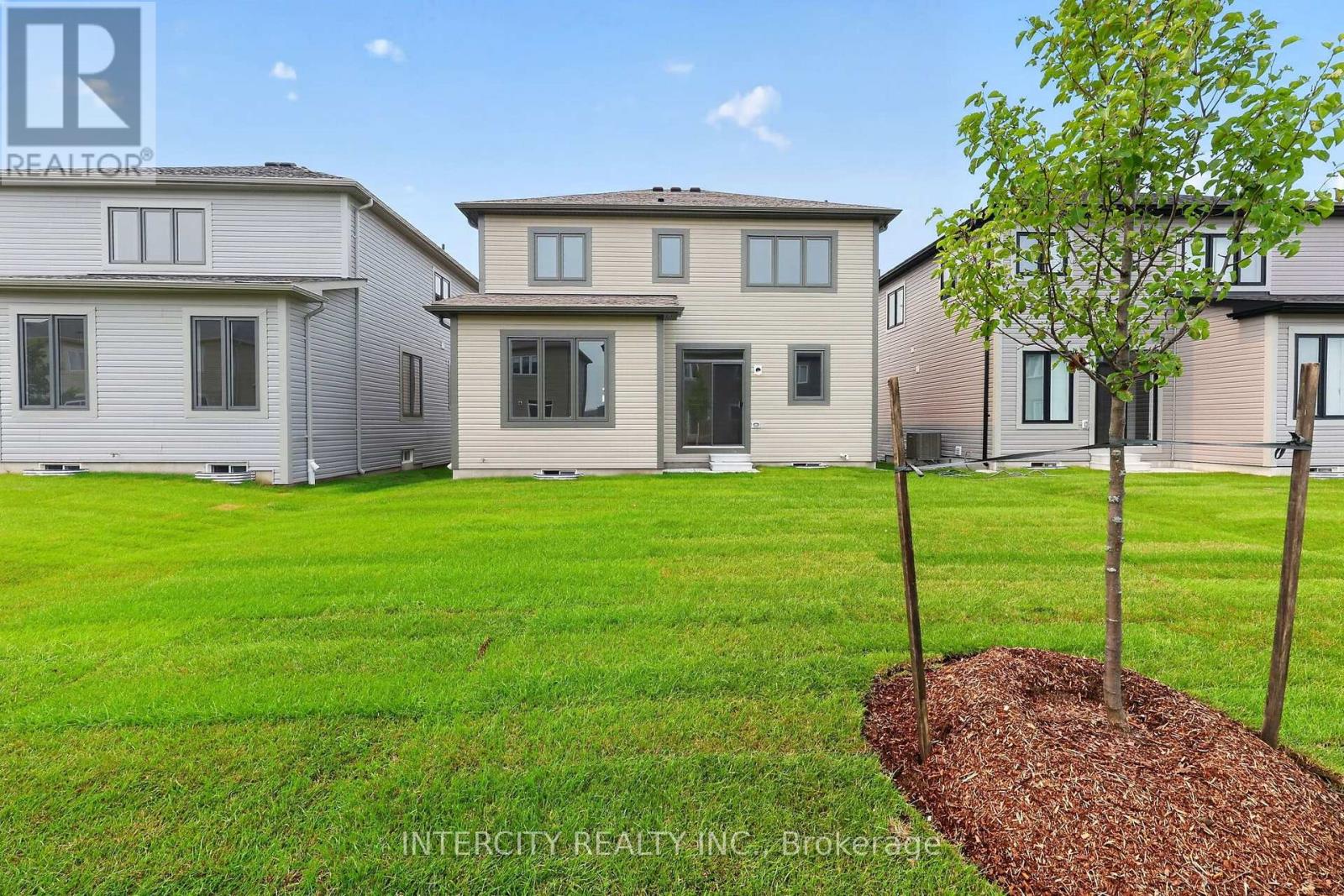 18 LEGACY CIRCLE - 41