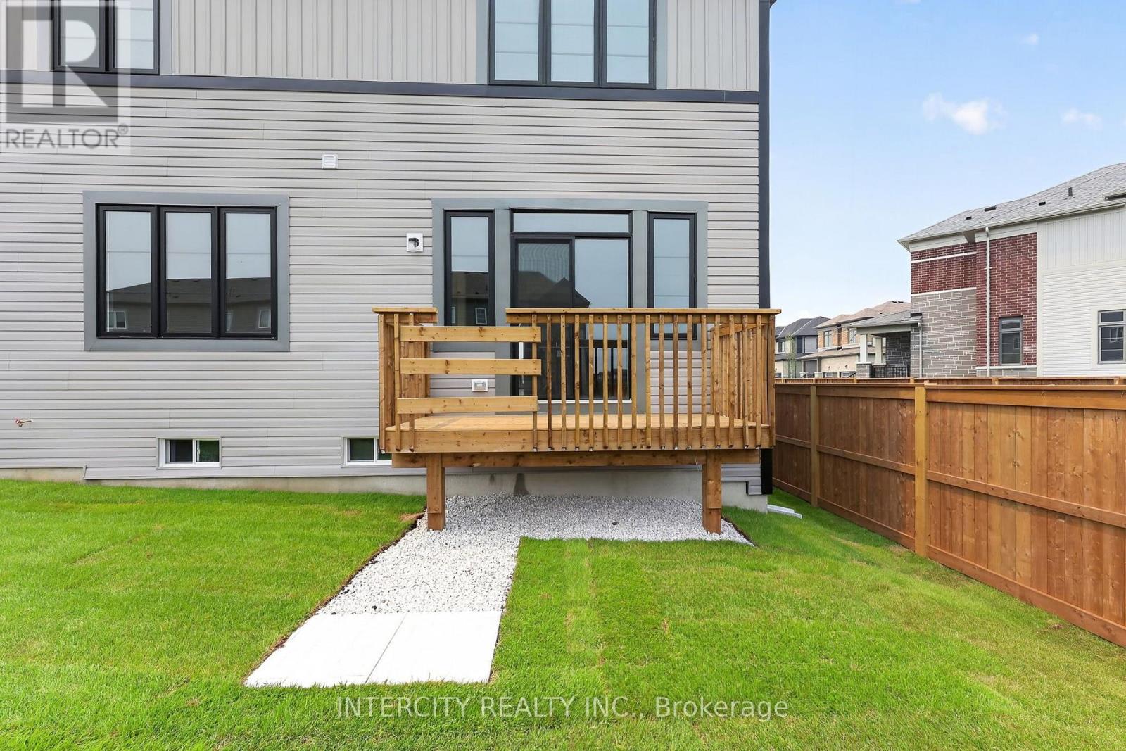 22 LEGACY CIRCLE - Image 38