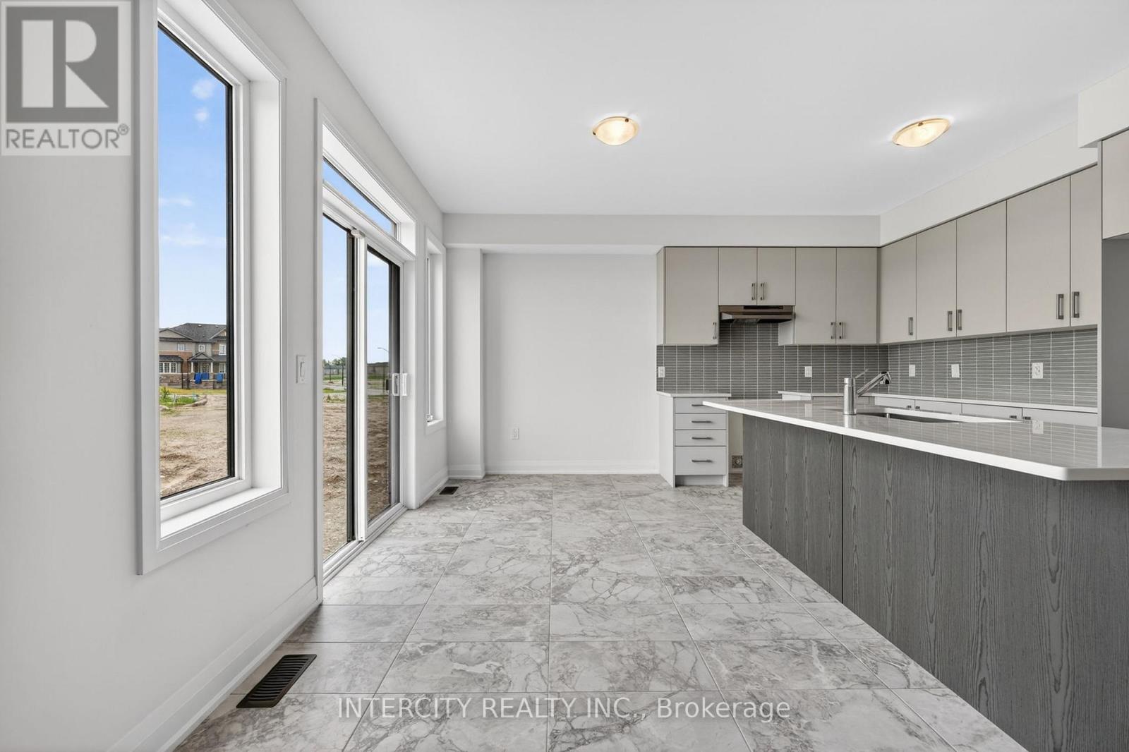 26 LEGACY CIRCLE - 14