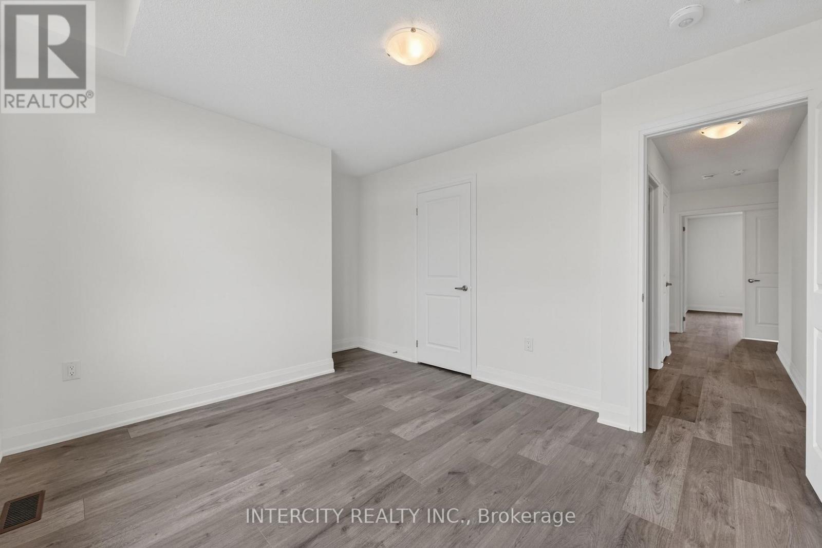 26 LEGACY CIRCLE - 40