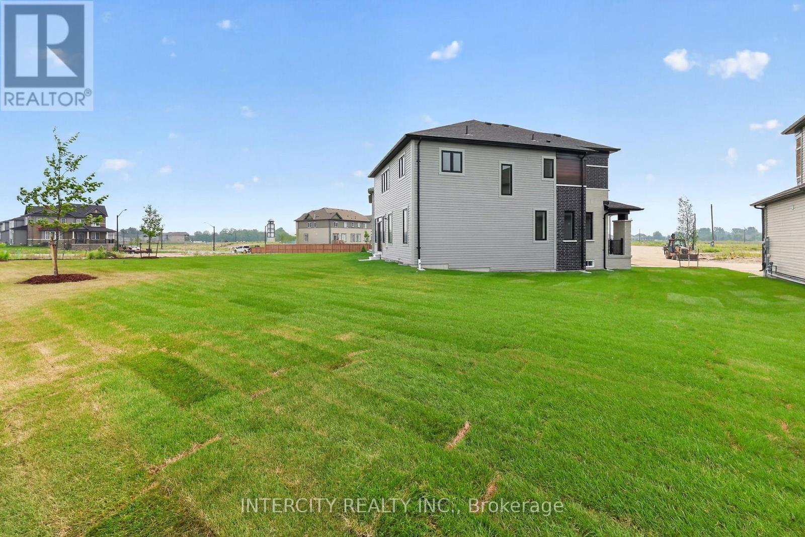 26 LEGACY CIRCLE - 43