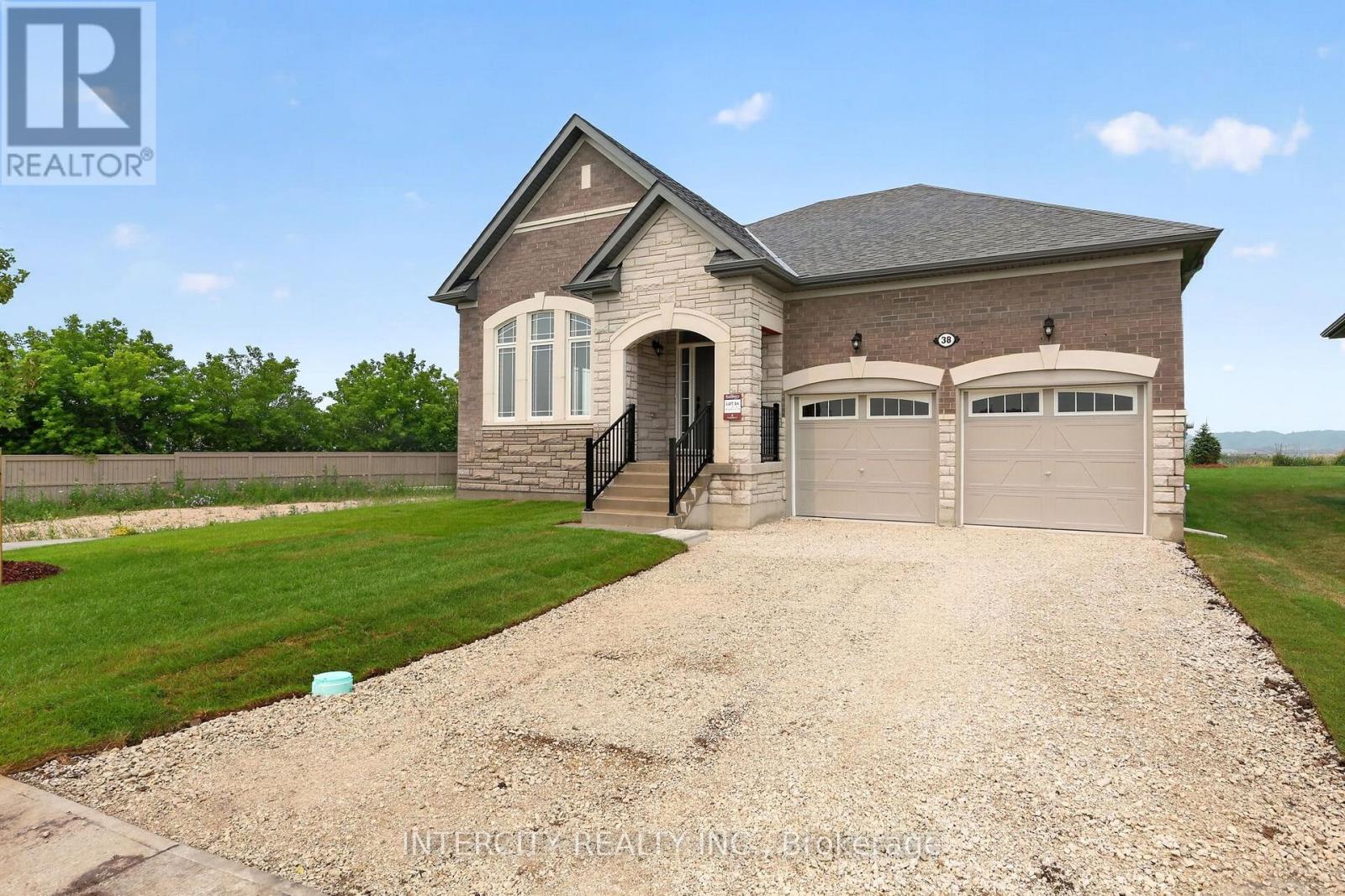 38 LEGACY CIRCLE - 3