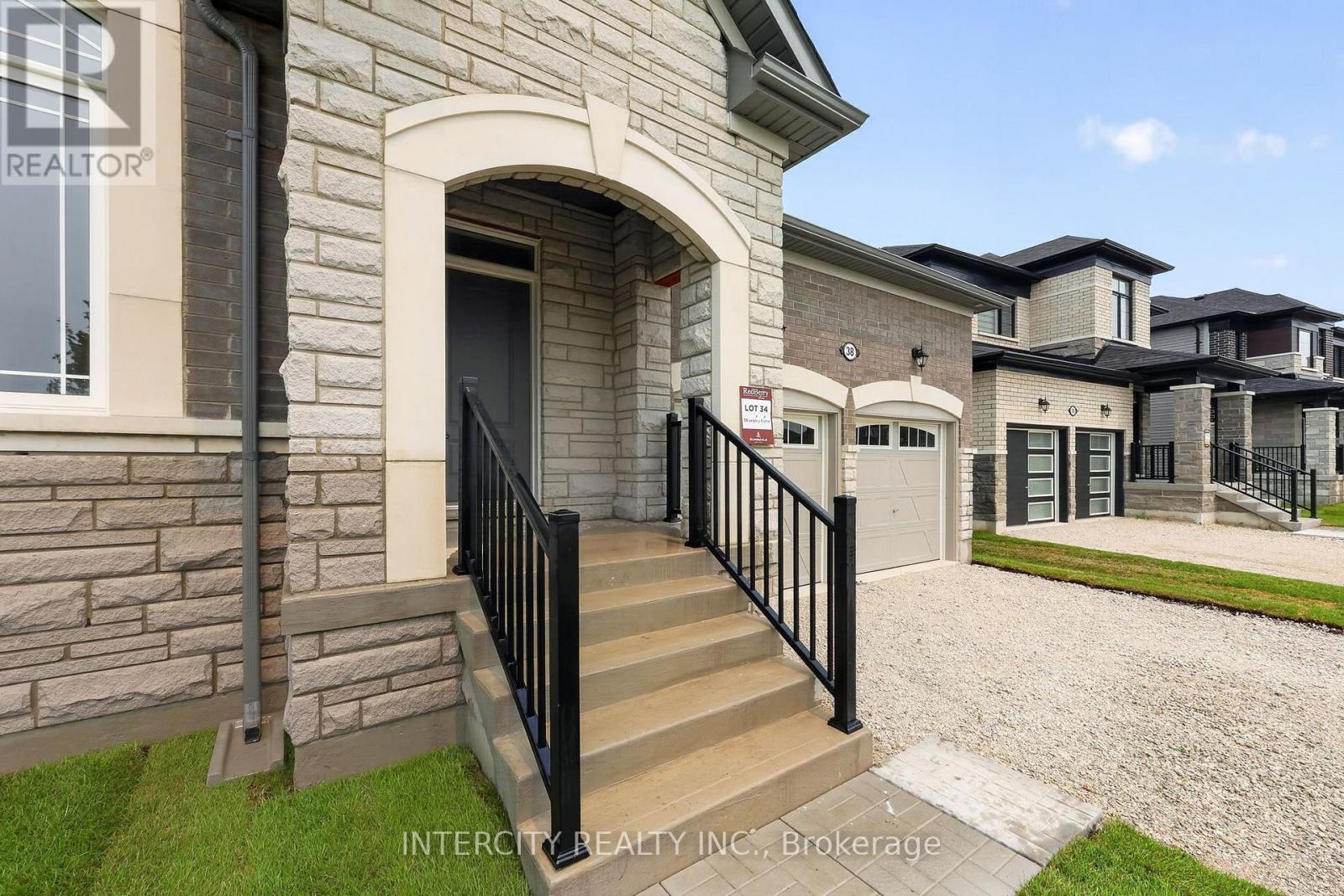 38 LEGACY CIRCLE - 4
