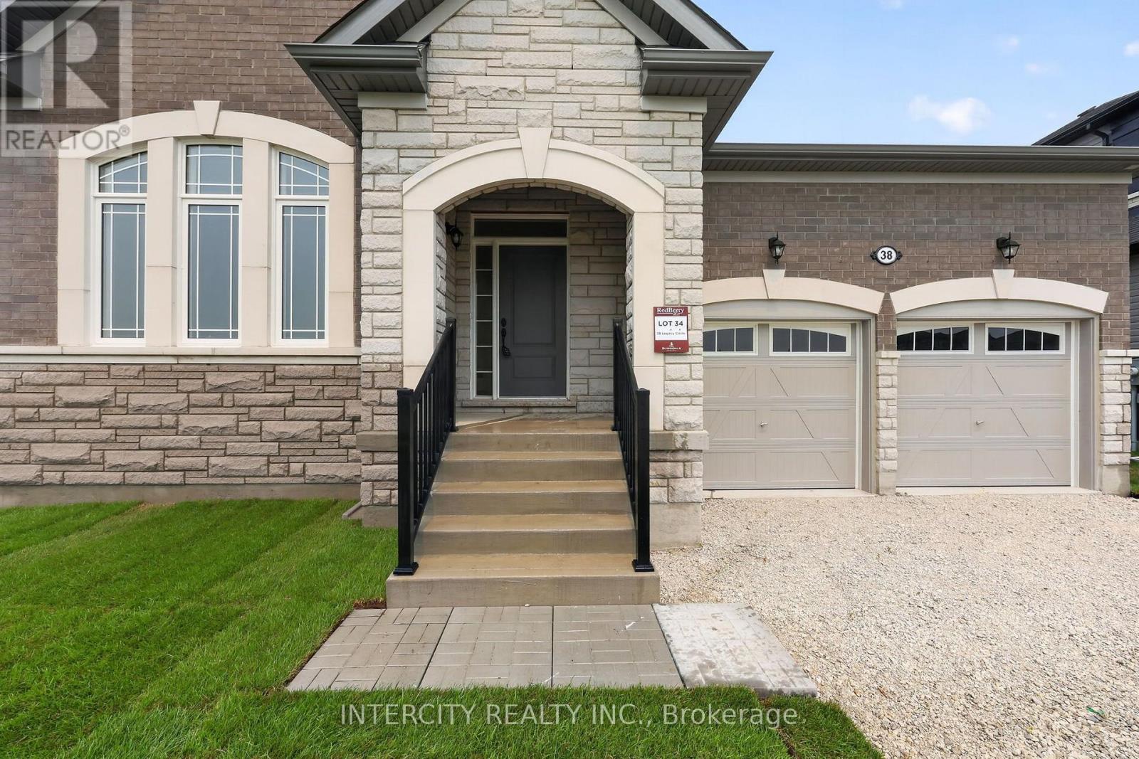 38 LEGACY CIRCLE - 5