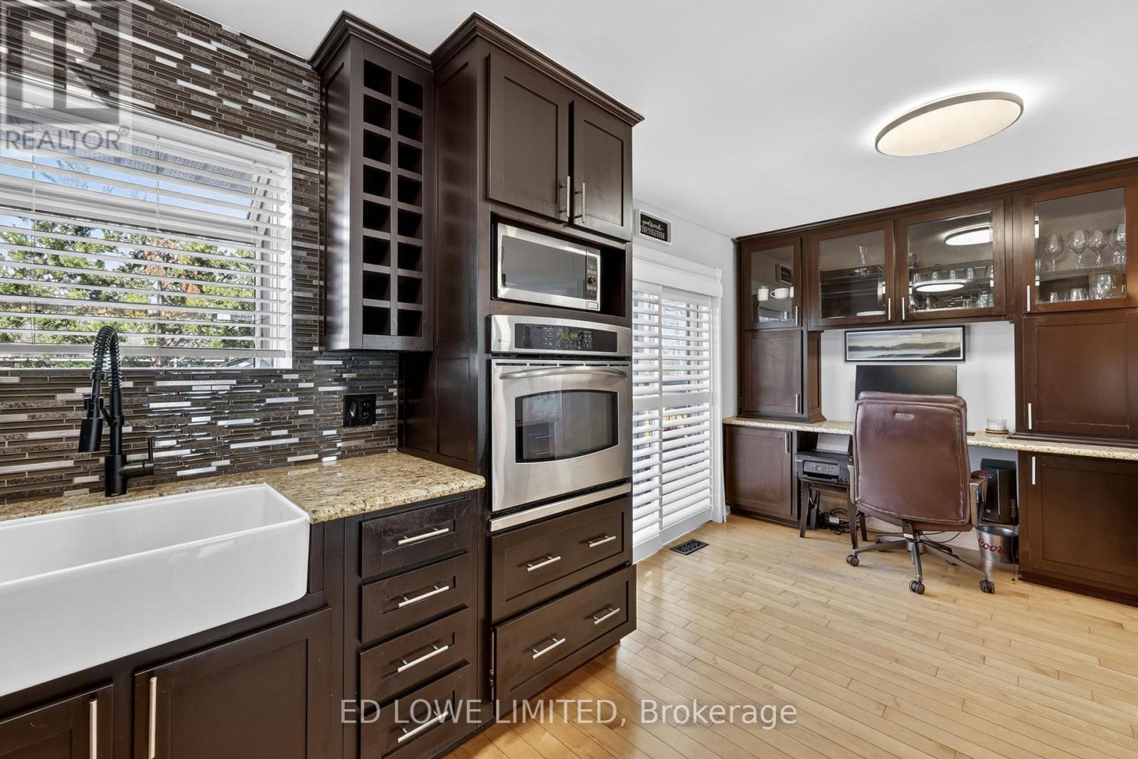 7 HOWARD CRESCENT - 19