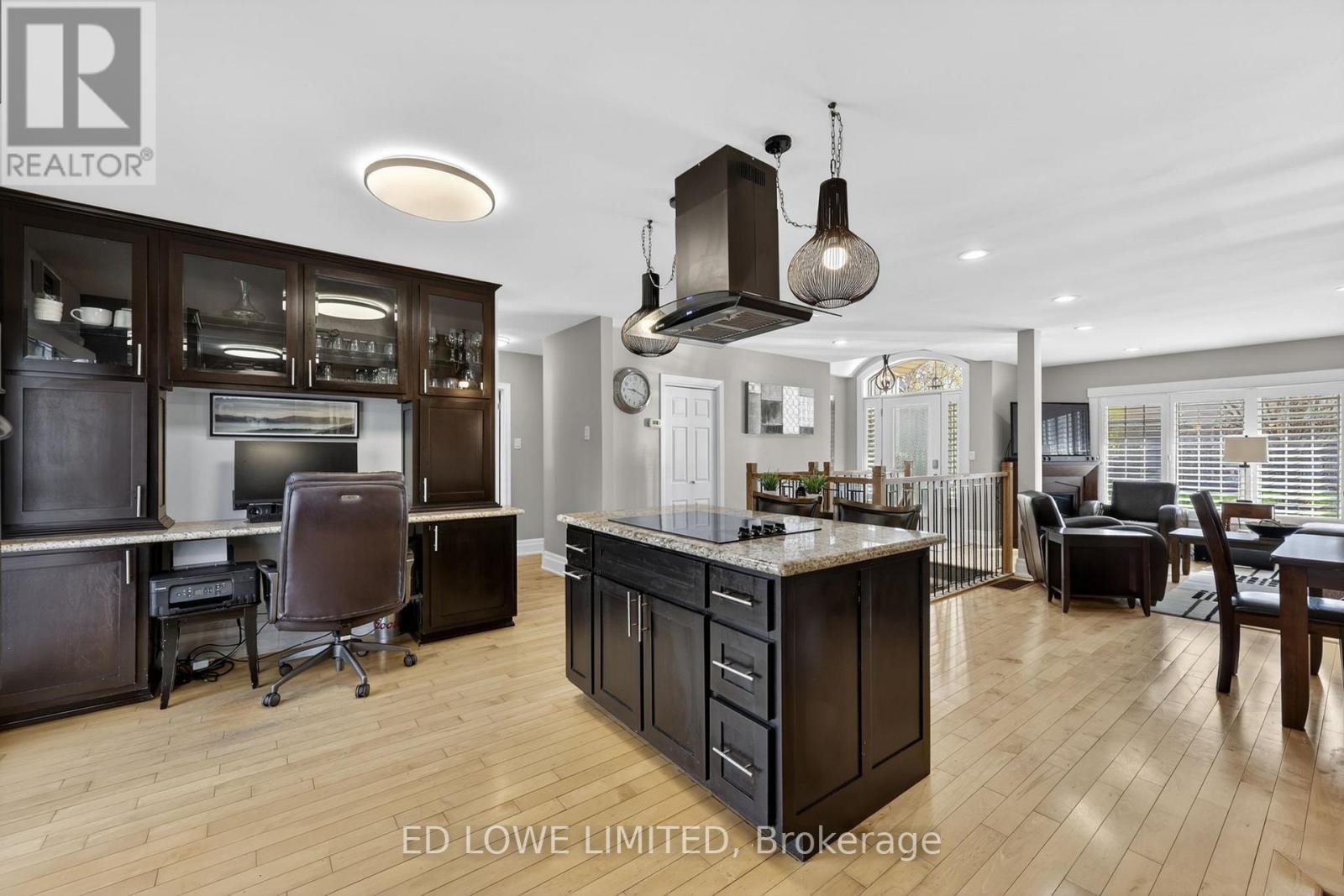 7 HOWARD CRESCENT - Image 20