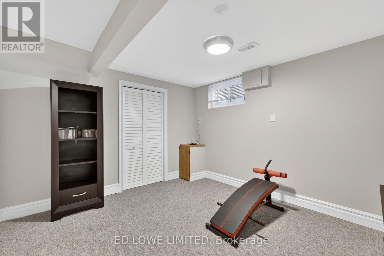 7 HOWARD CRESCENT - Image 32