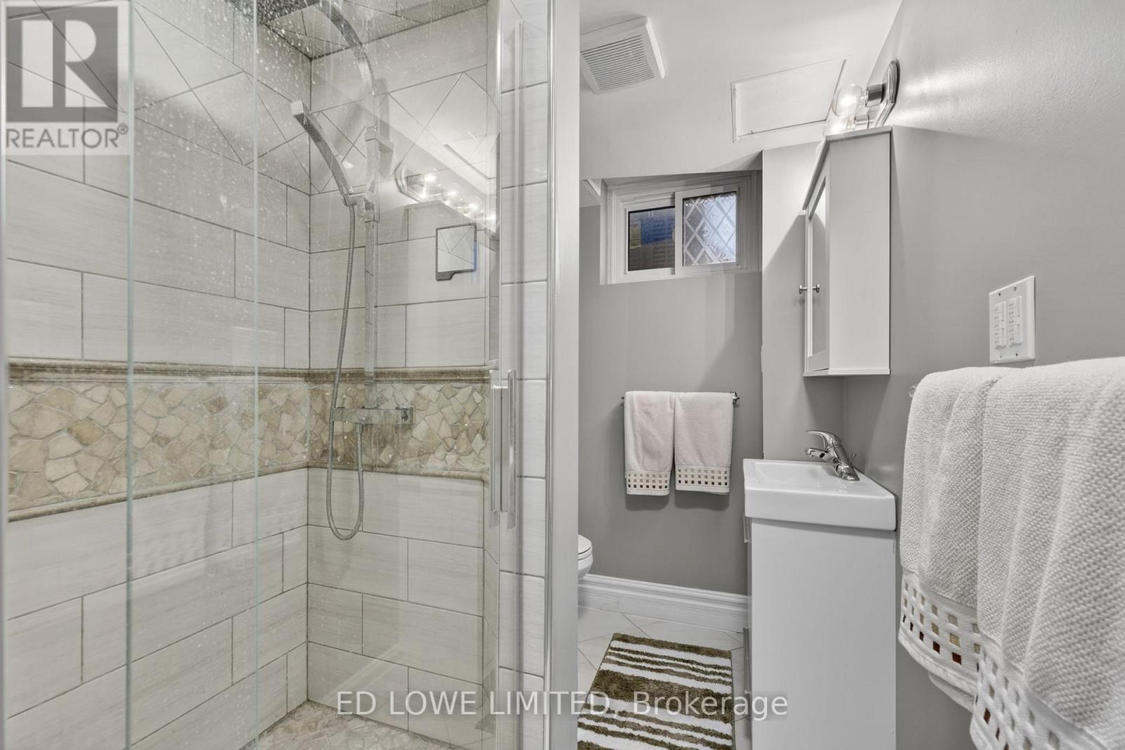 7 HOWARD CRESCENT - Image 34