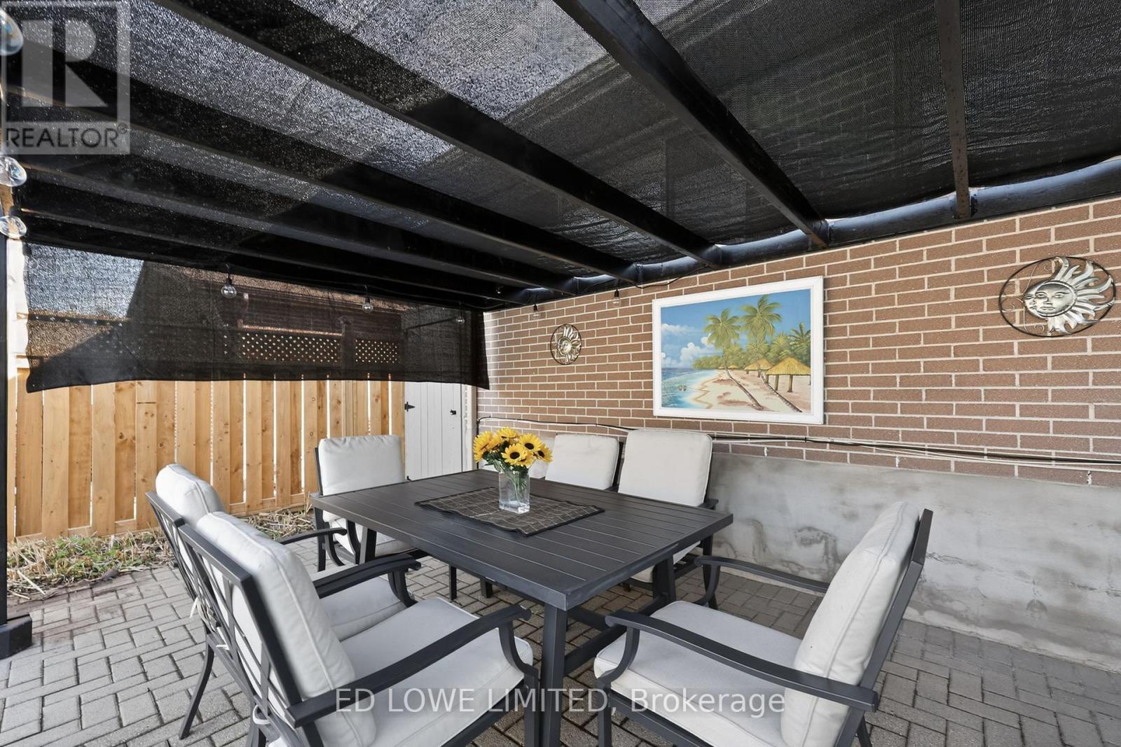 7 HOWARD CRESCENT - 38
