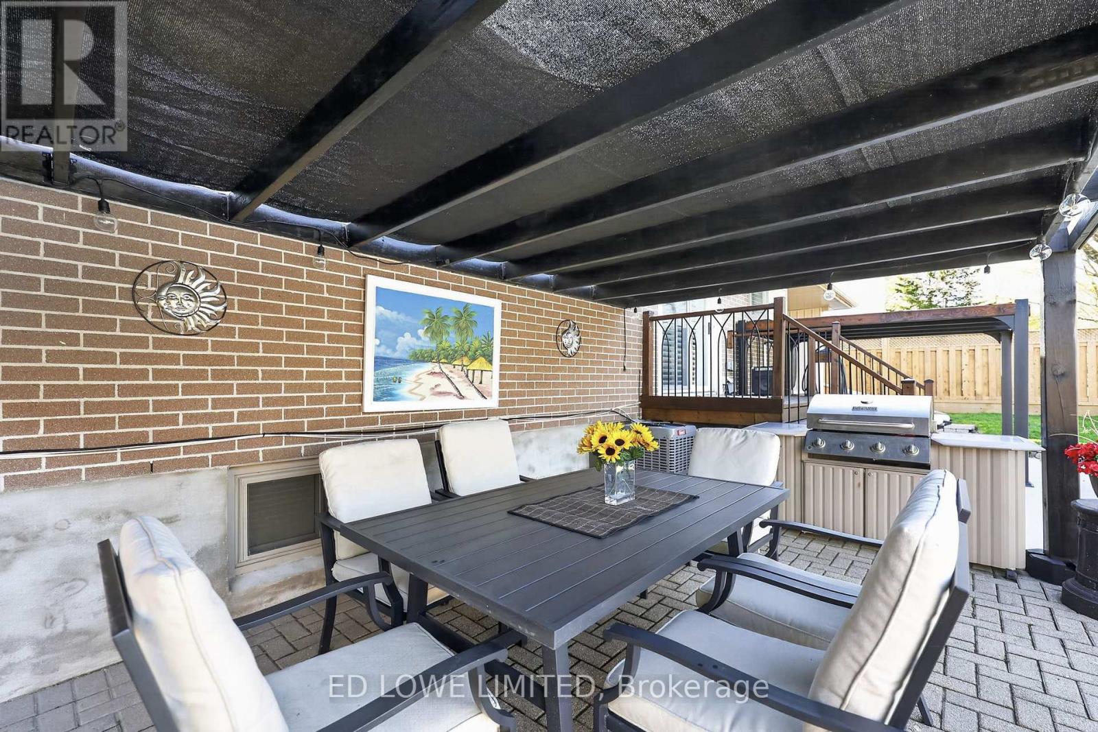7 HOWARD CRESCENT - 39