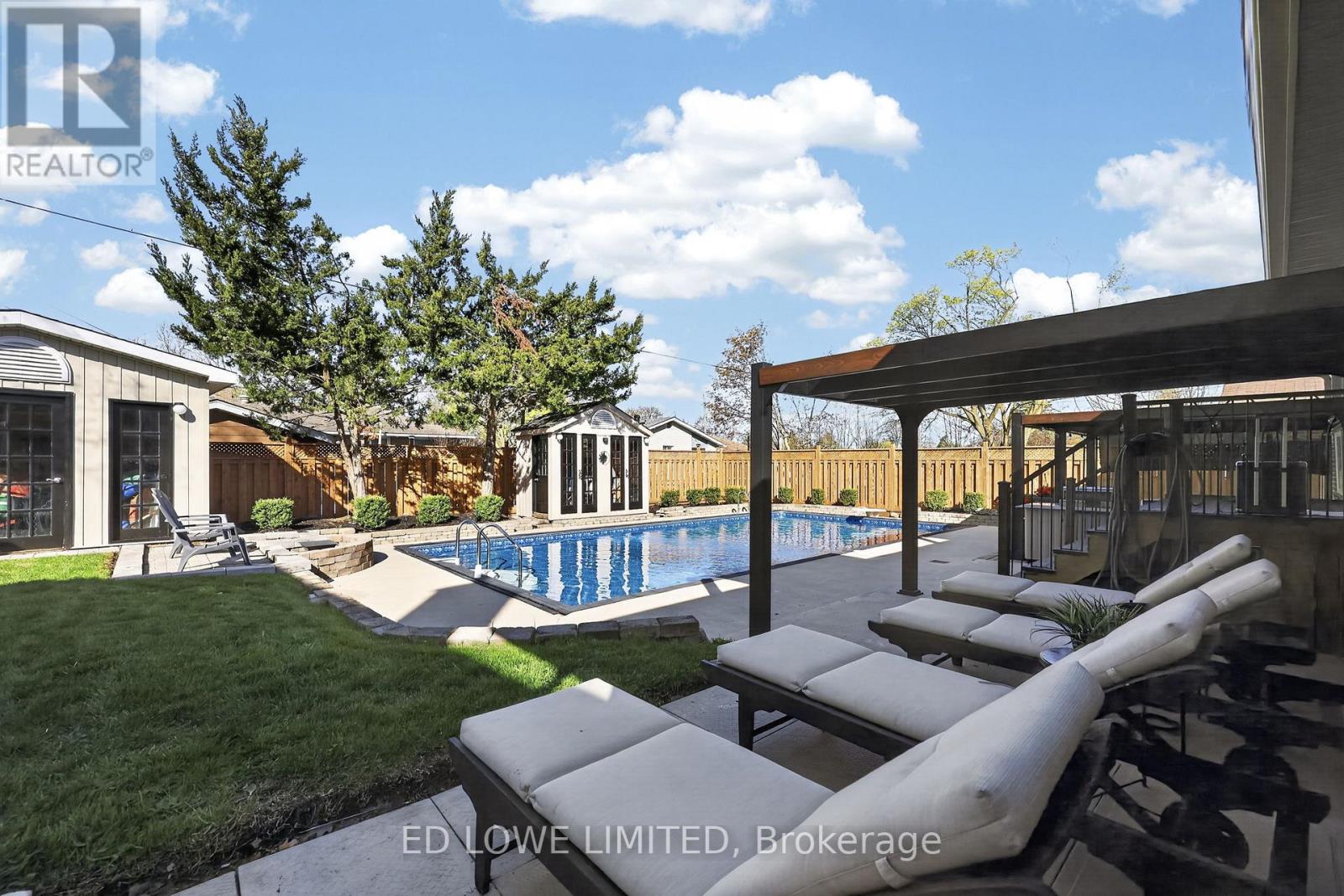 7 HOWARD CRESCENT - 45
