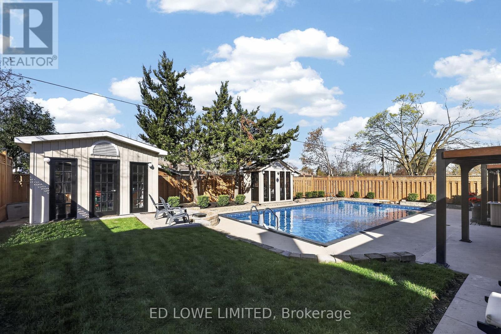 7 HOWARD CRESCENT - 46