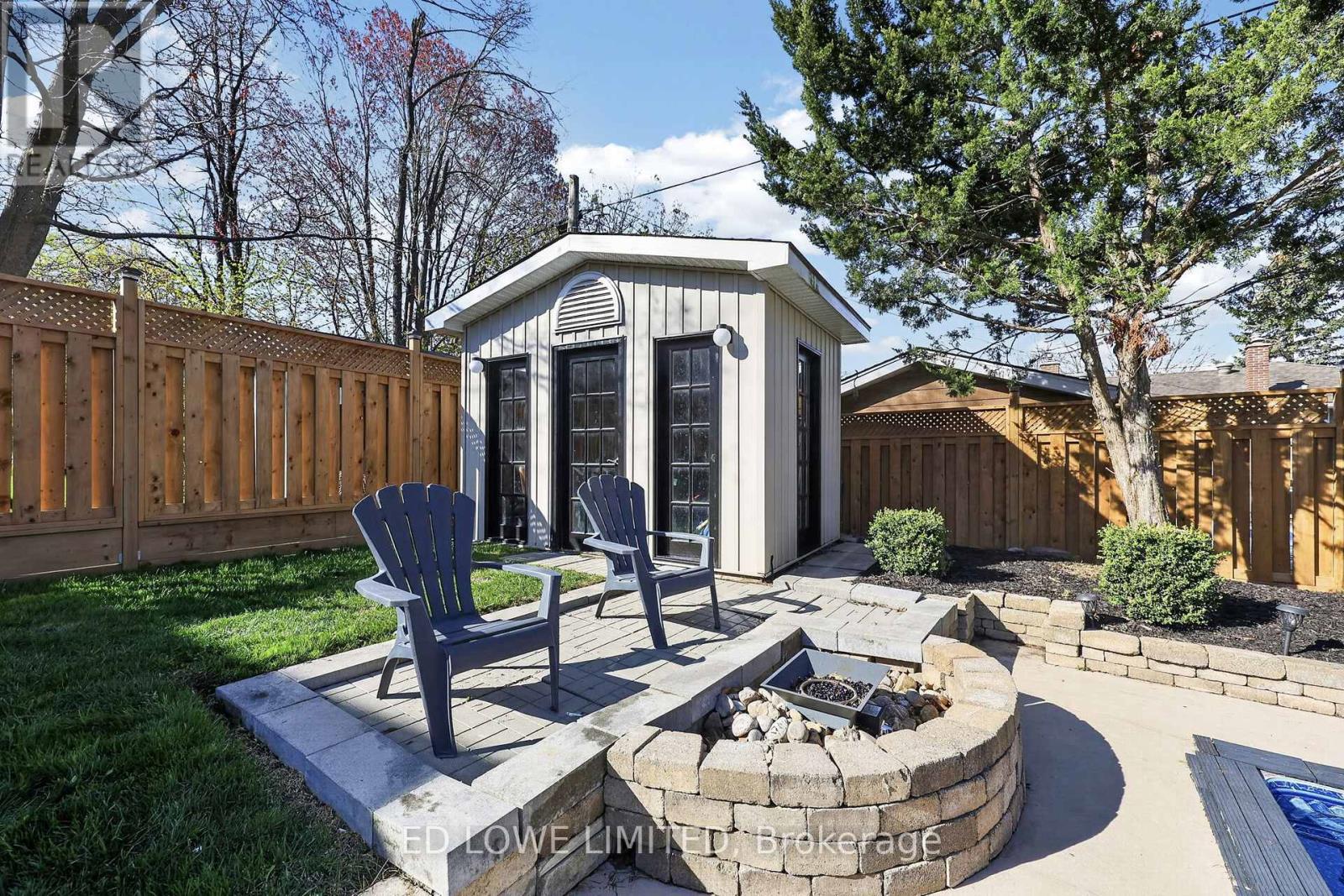 7 HOWARD CRESCENT - 48