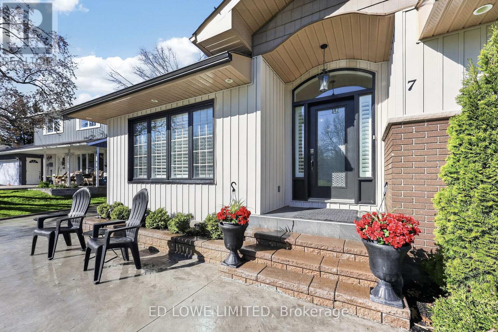 7 HOWARD CRESCENT - 5