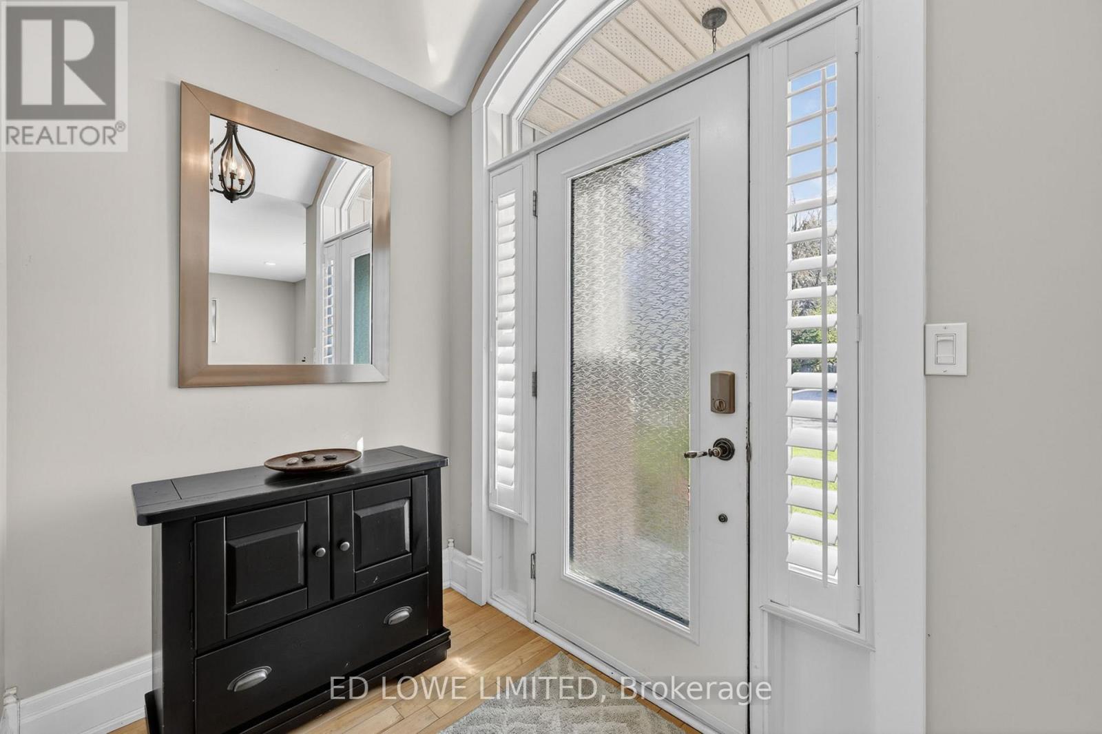 7 HOWARD CRESCENT - 7