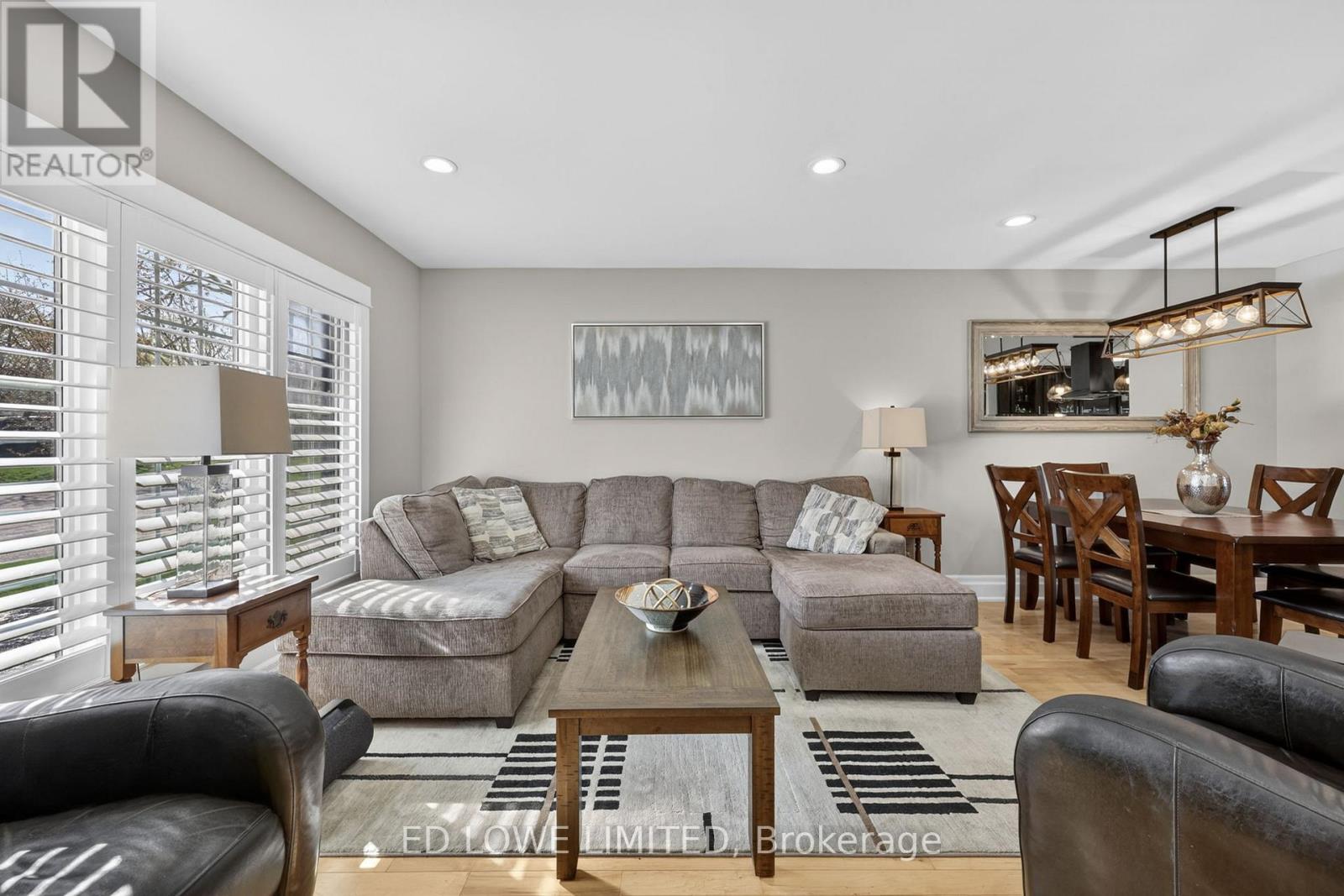 7 HOWARD CRESCENT - 9