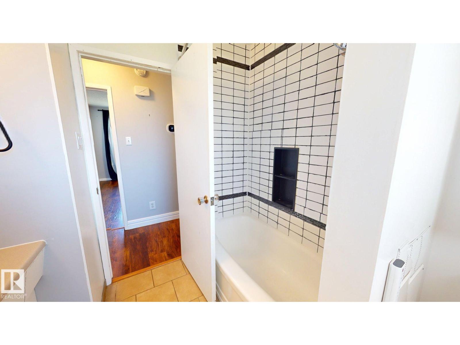 10661 152 ST NW - Image 10