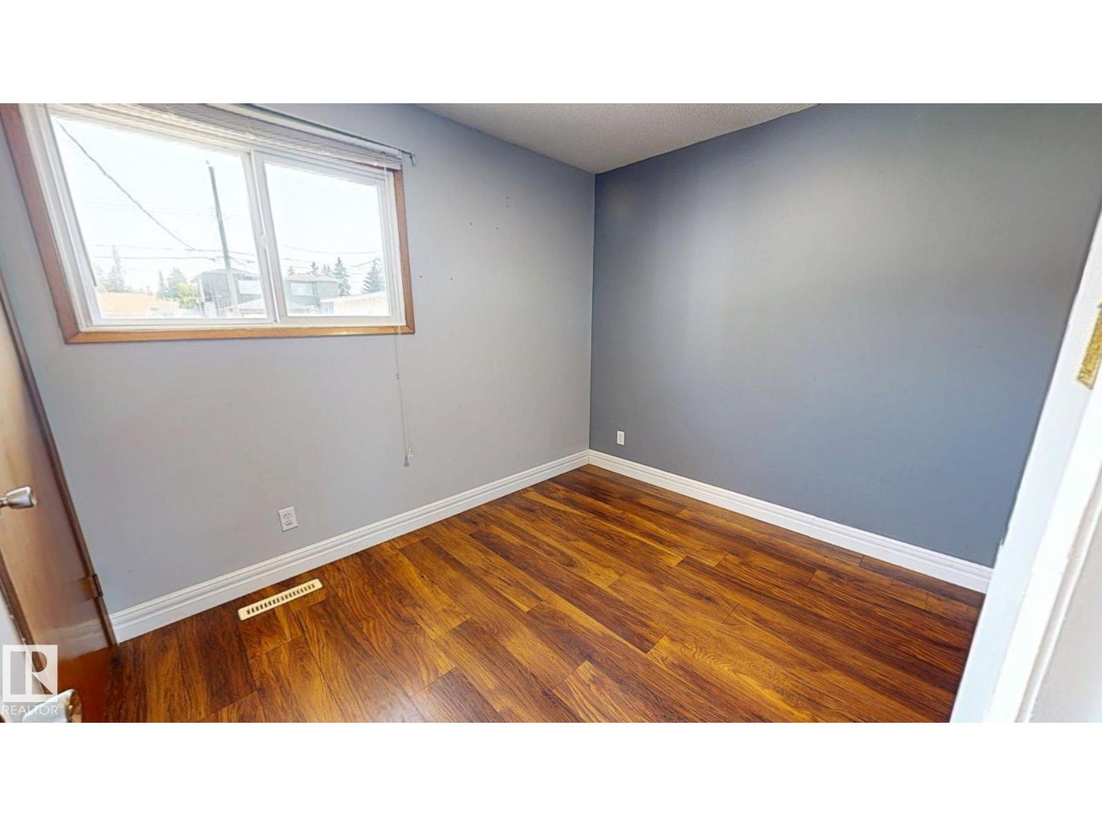 10661 152 ST NW - 13