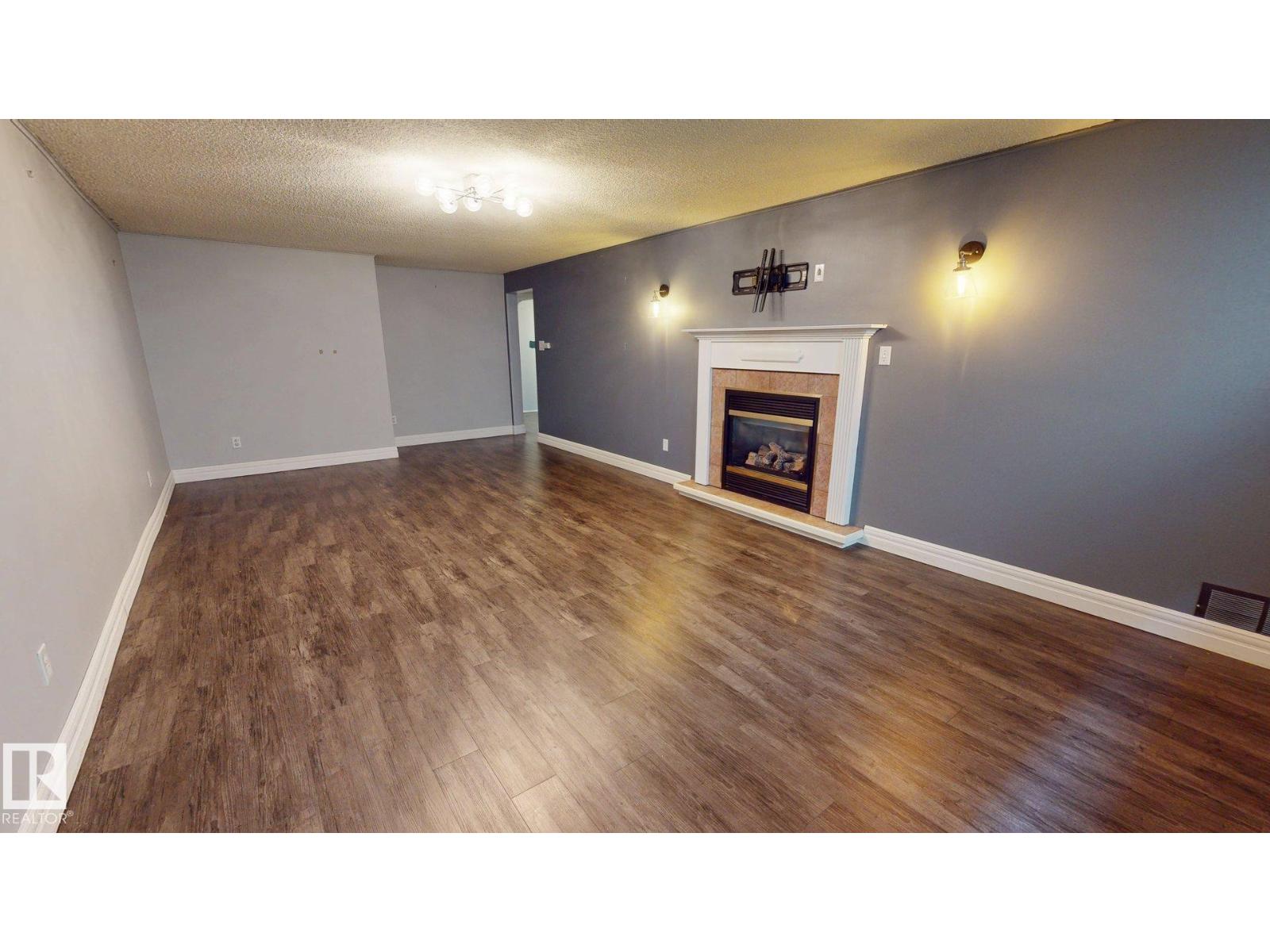 10661 152 ST NW - 17