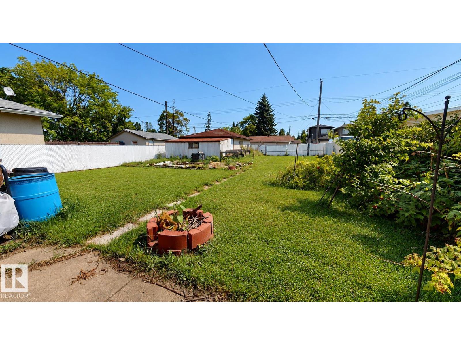 10661 152 ST NW - 23