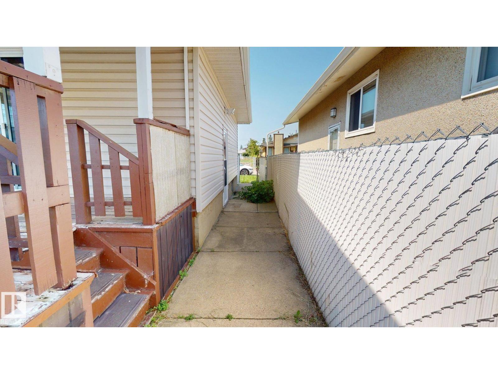10661 152 ST NW - 25