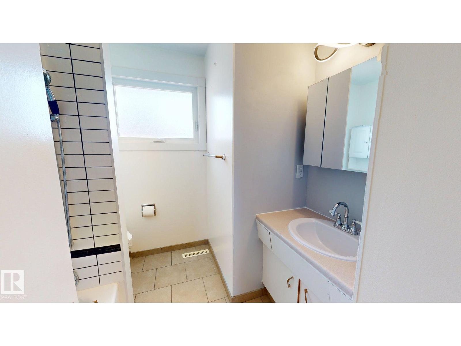 10661 152 ST NW - 9