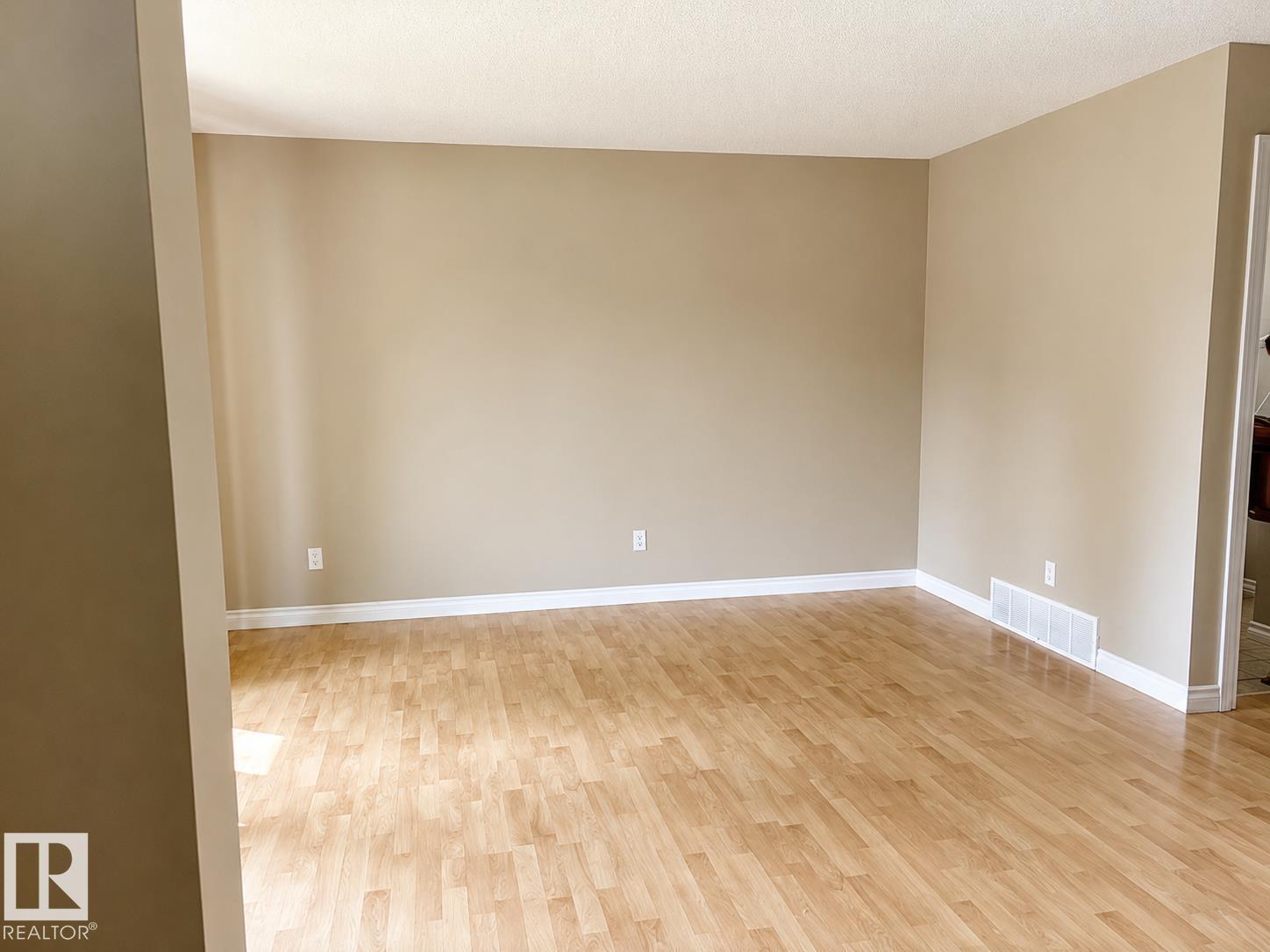 229 19 ST - Image 4