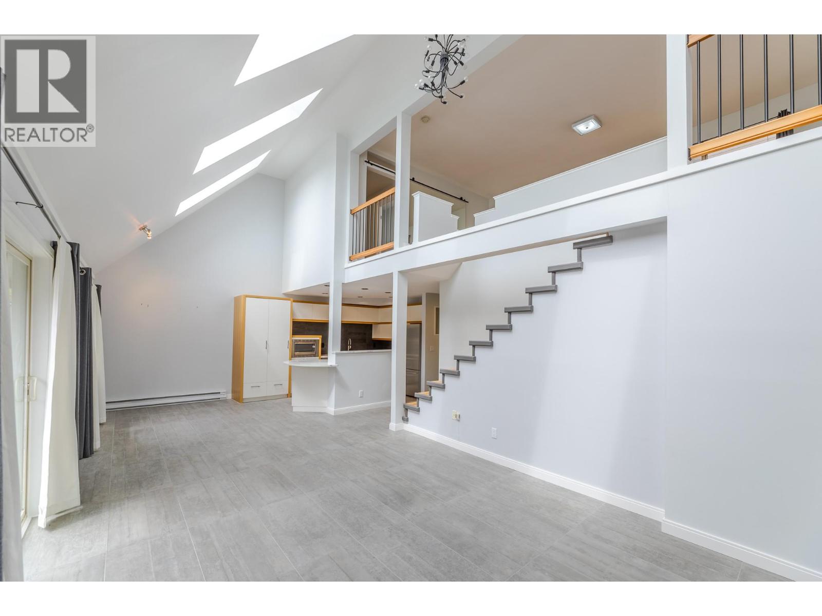 #201 335 Churchill Avenue - 4