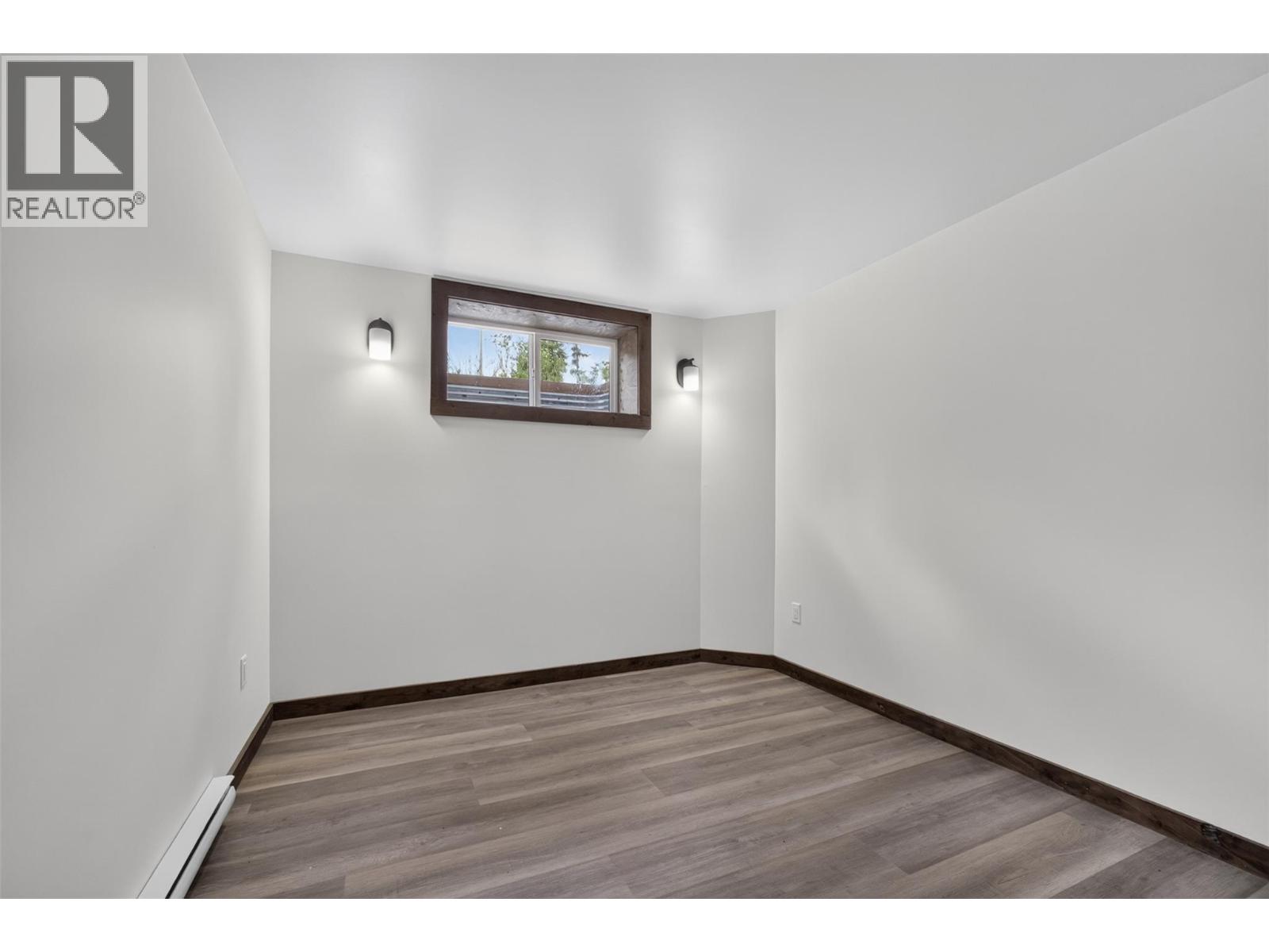 #1 5533 33 Highway - 15
