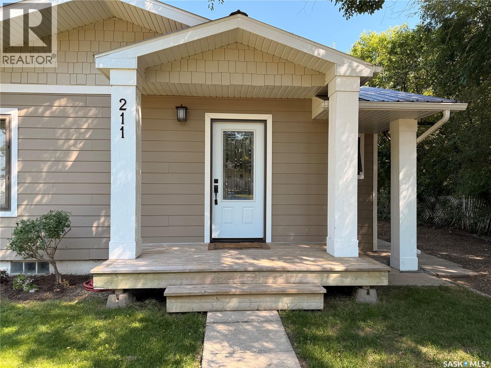 211 Pangman STREET, Outlook — photo 3