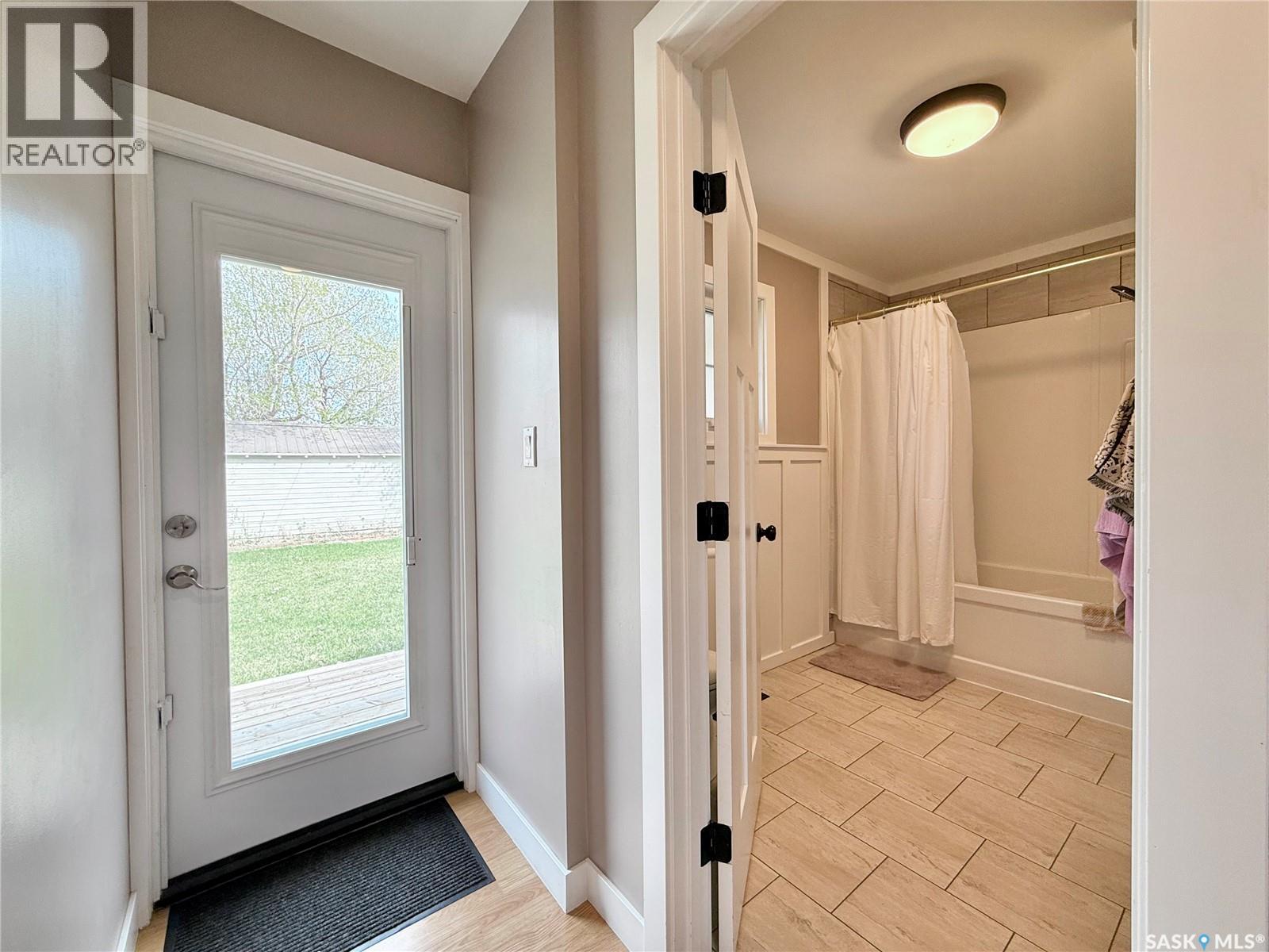 211 Pangman STREET - 23
