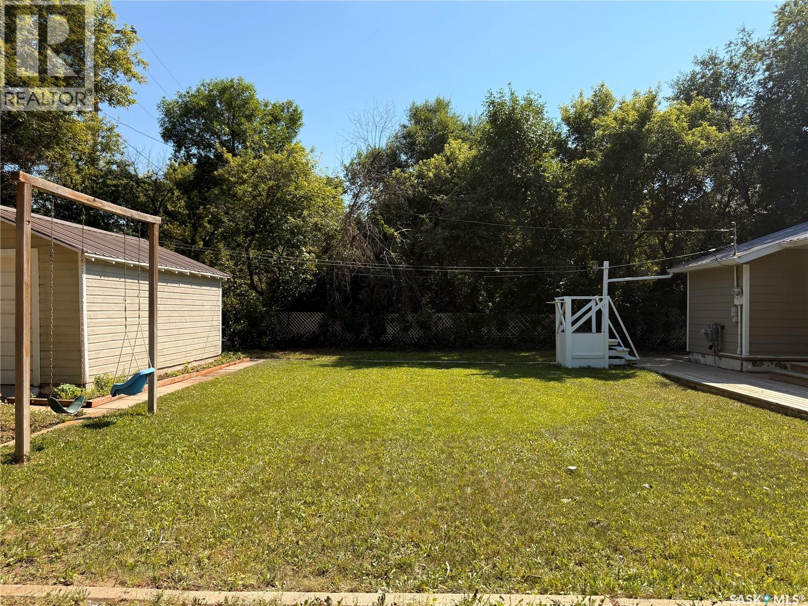 211 Pangman STREET - 35