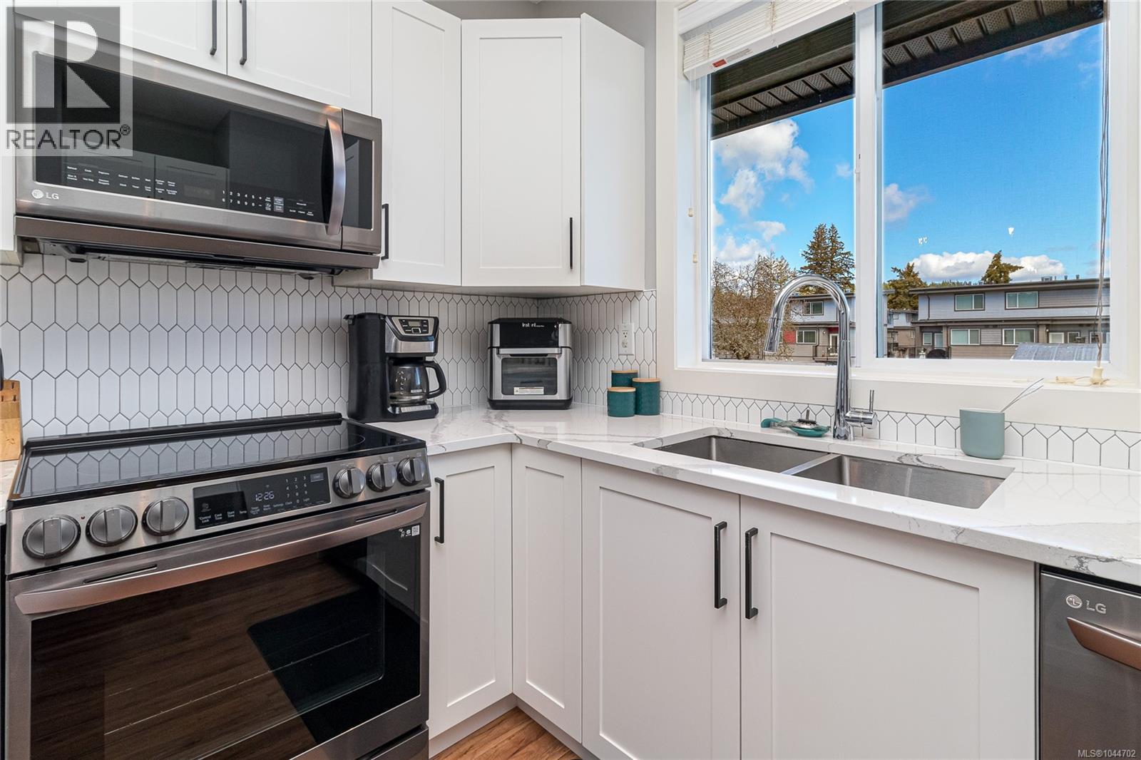 1054 Whitney Crt - 13