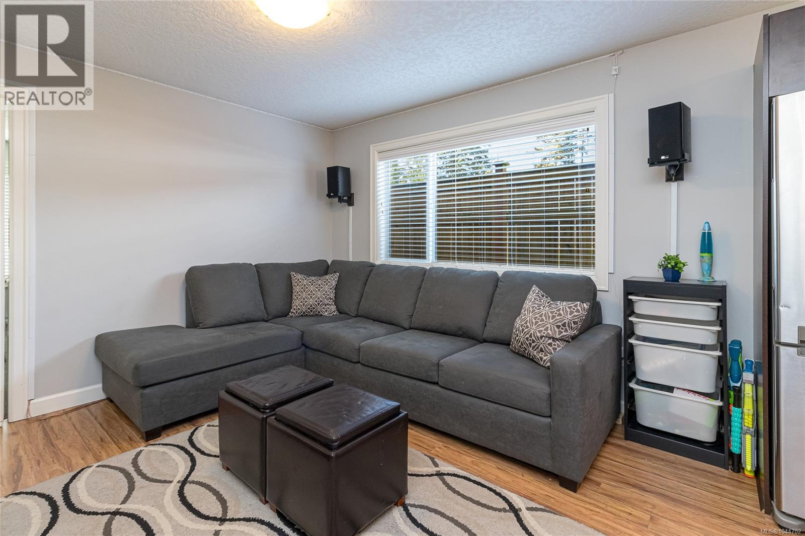 1054 Whitney Crt - 24