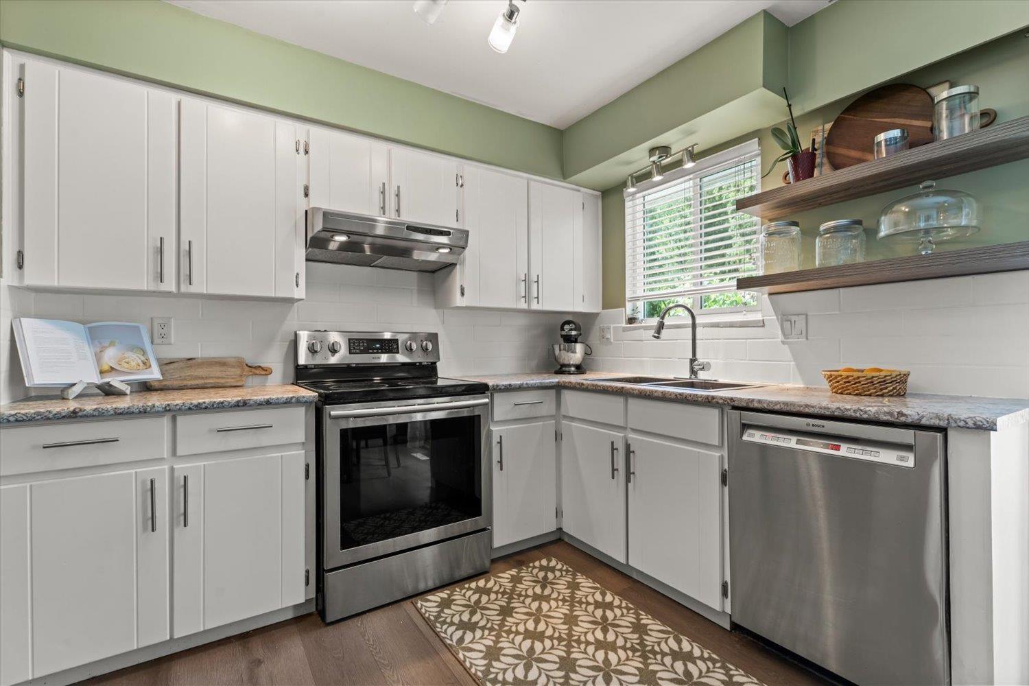 459 NAISMITH AVENUE, Harrison Hot Springs, Harrison Hot Springs