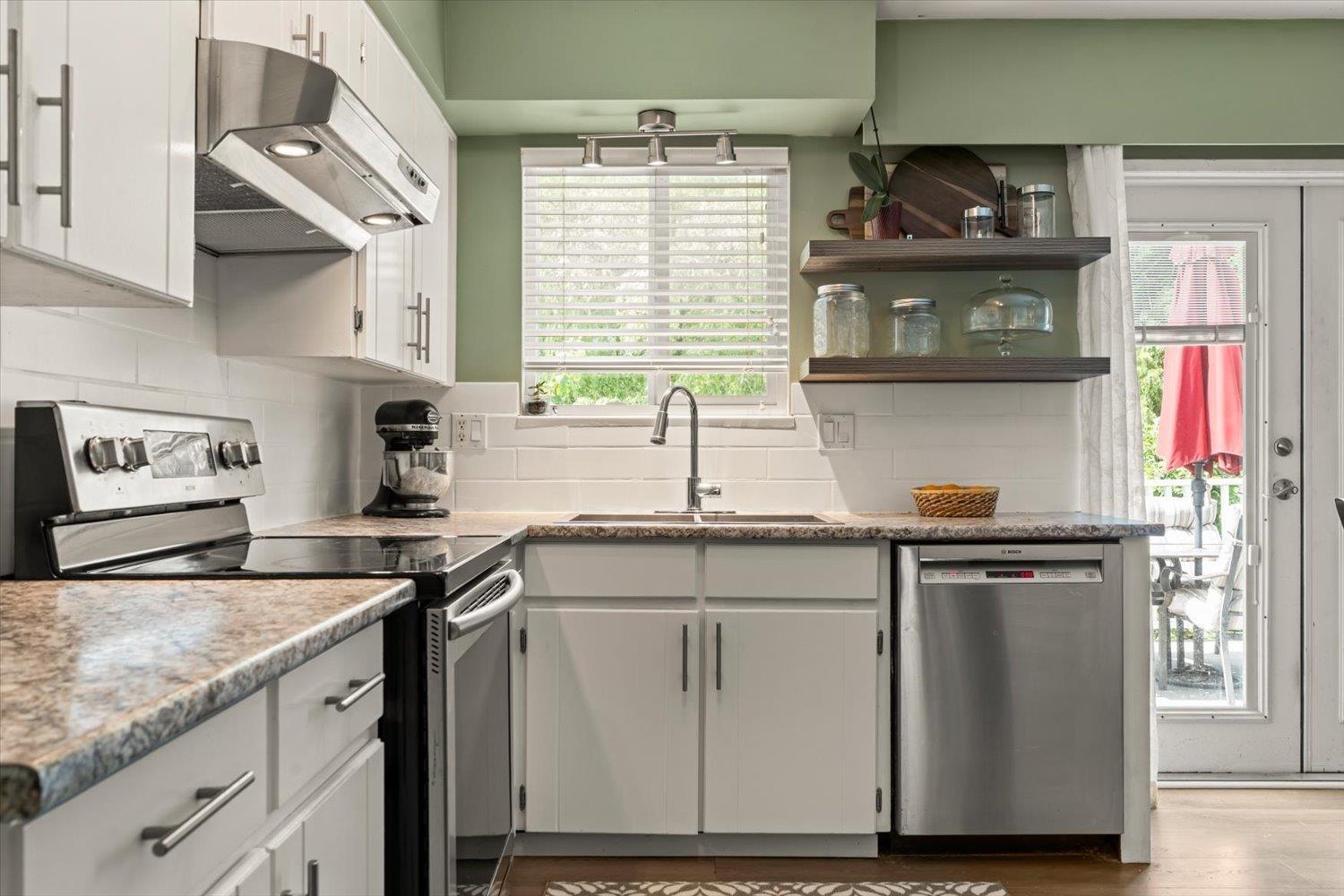 459 NAISMITH AVENUE, Harrison Hot Springs, Harrison Hot Springs