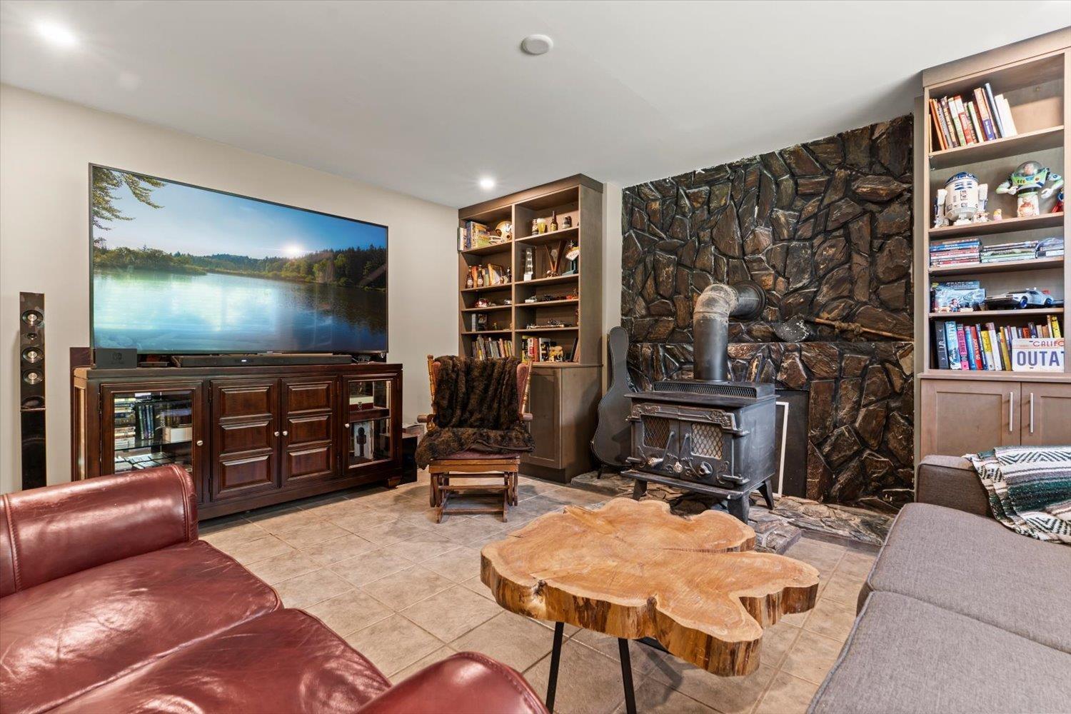 459 NAISMITH AVENUE, Harrison Hot Springs, Harrison Hot Springs