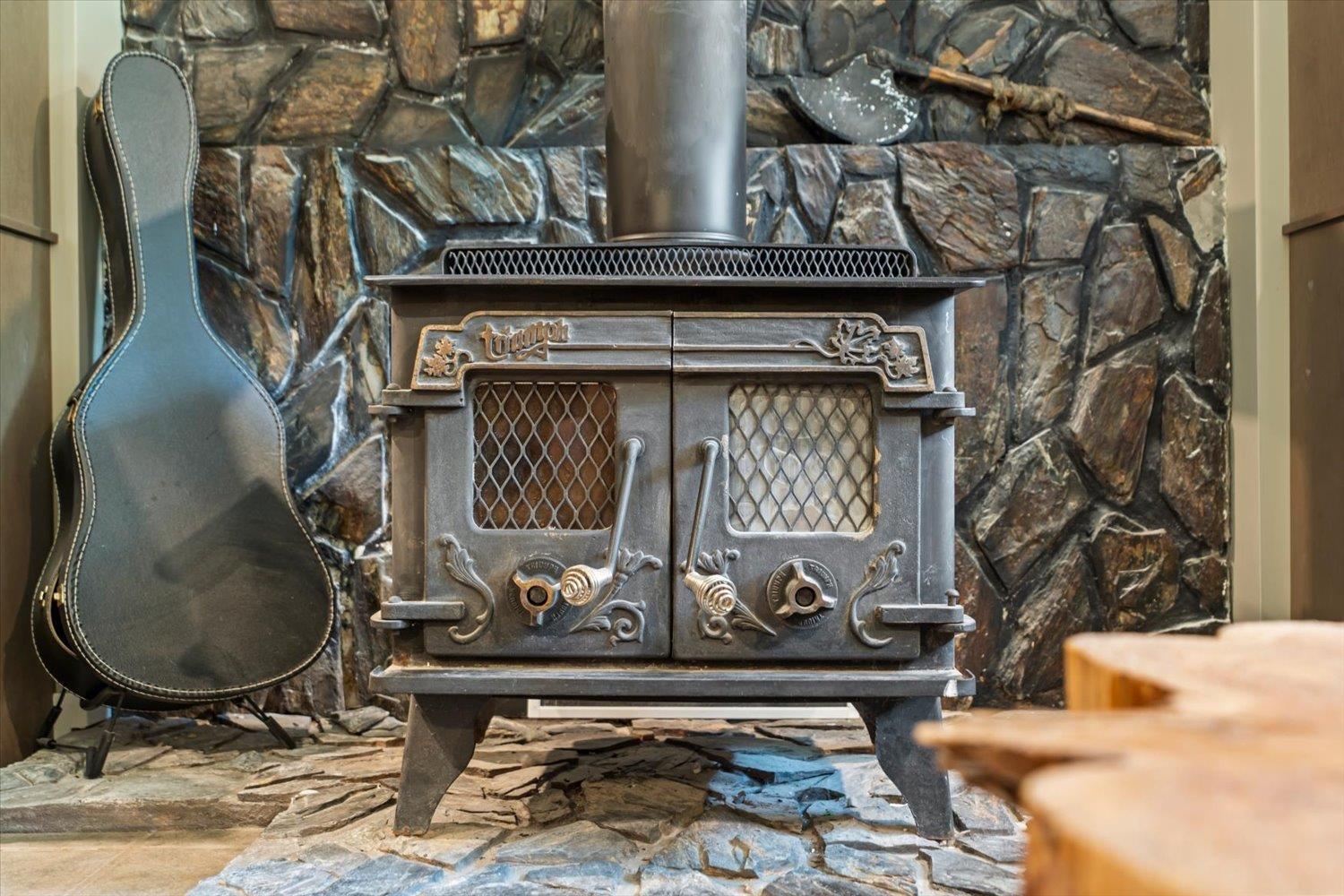 459 NAISMITH AVENUE, Harrison Hot Springs, Harrison Hot Springs