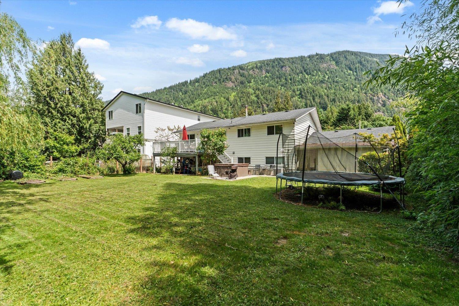 459 NAISMITH AVENUE, Harrison Hot Springs, Harrison Hot Springs